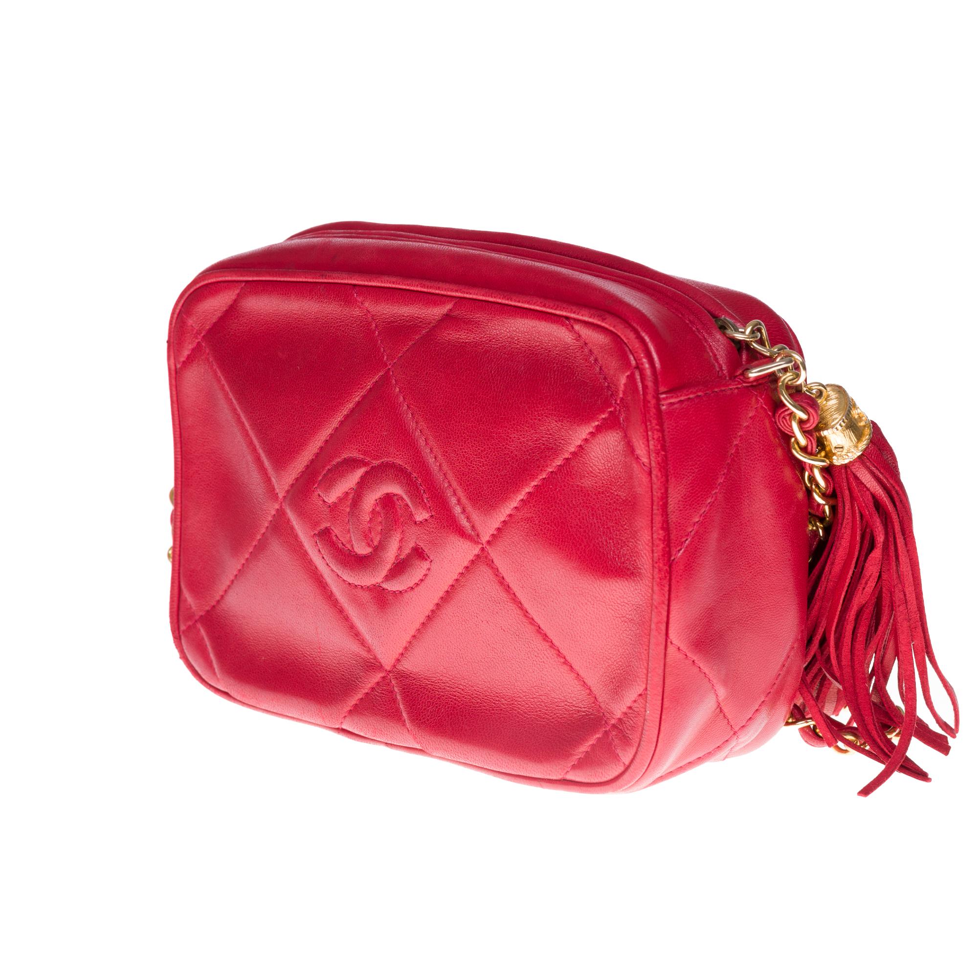 Women's Amazing Chanel Mini Camera shoulder bag in Red quilted leather, gold hardware