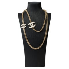 Incredibile collana Chanel in ottone e metallo dorato