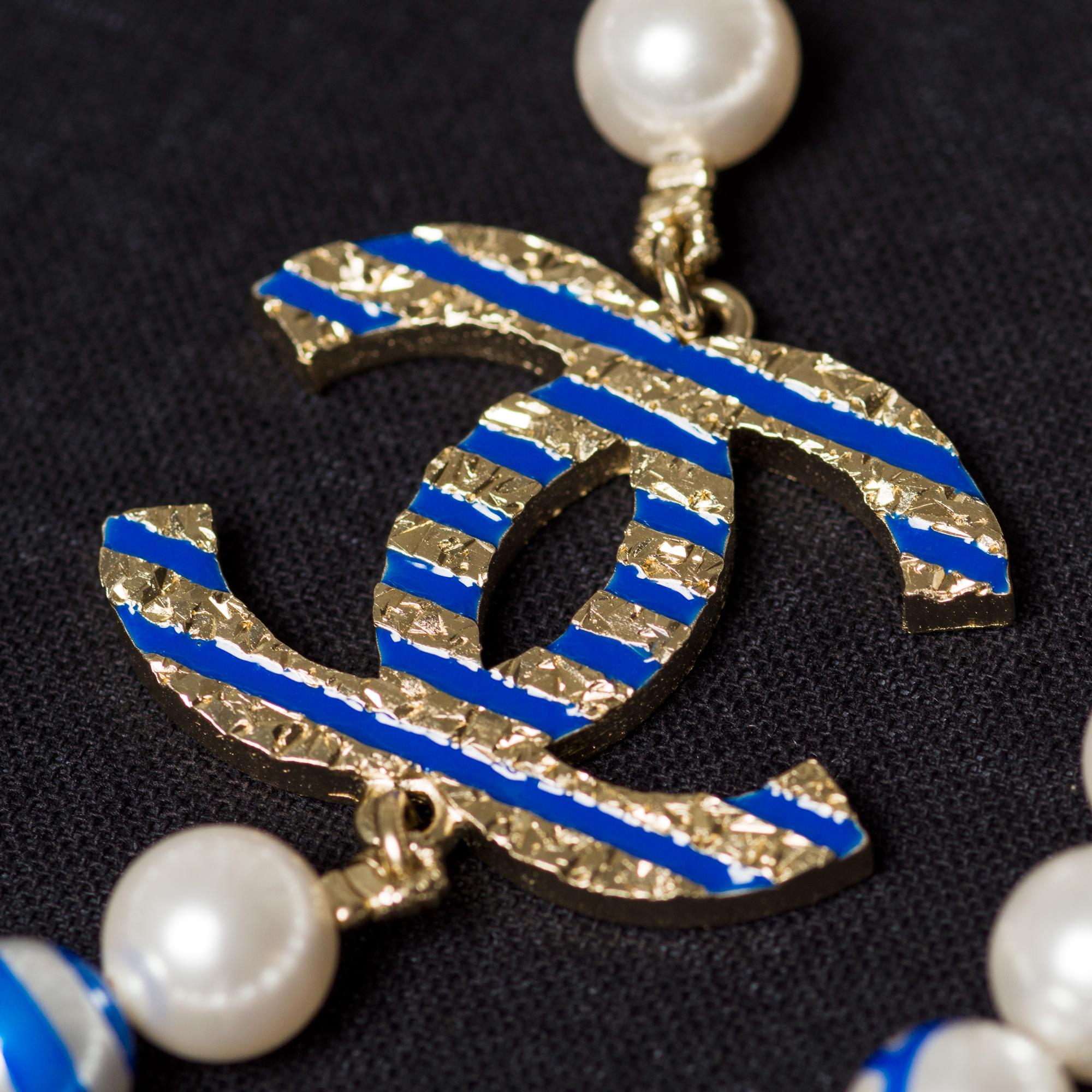 Uncut Amazing Chanel Necklace with pearl and gold metal hardware For Sale