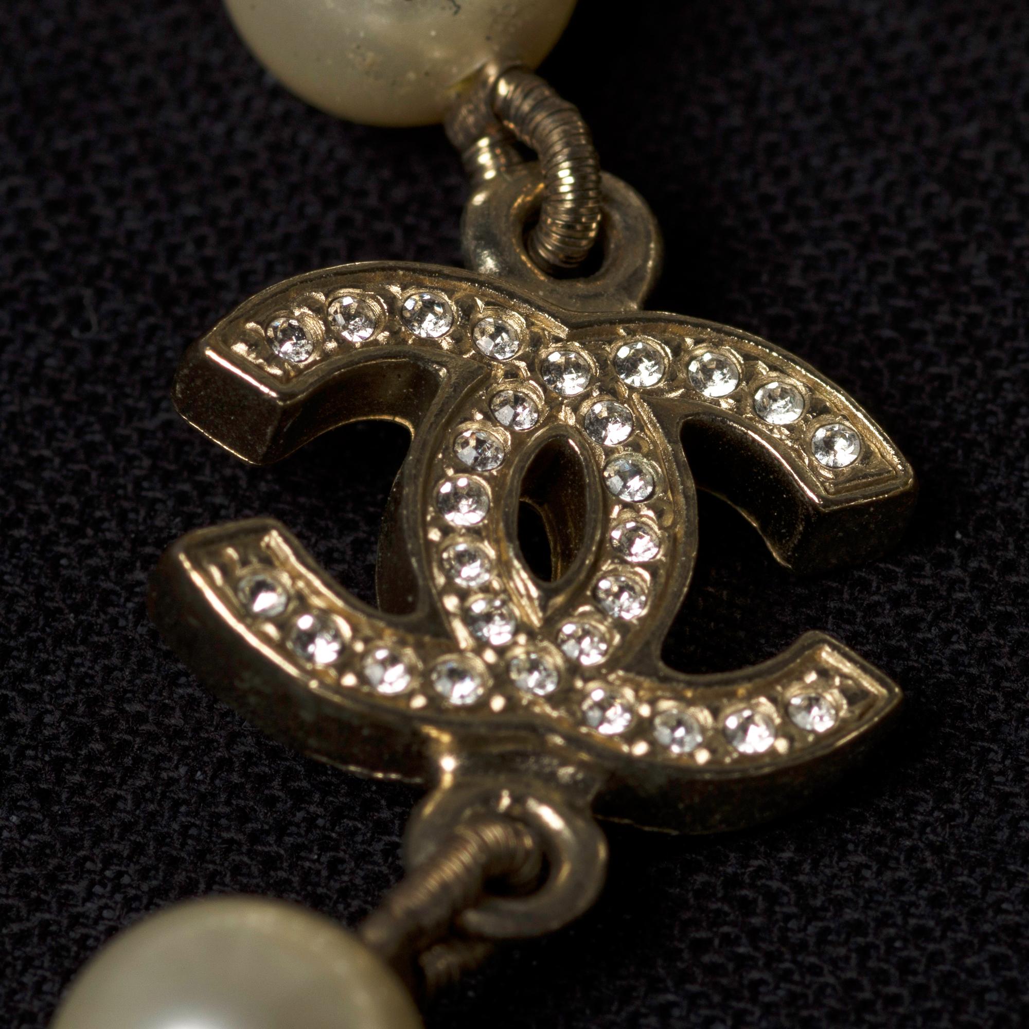 Uncut Amazing Chanel Necklace with pearl and gold metal hardware