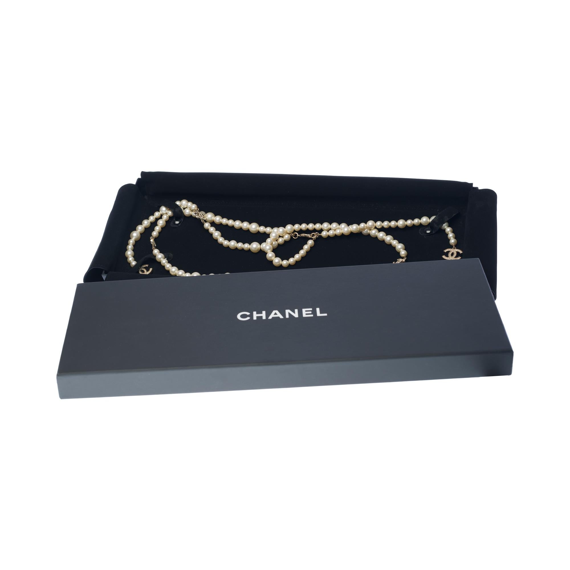 Women's Amazing Chanel Necklace with pearl and gold metal hardware