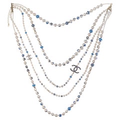 Amazing Chanel Necklace with pearl and gold metal hardware