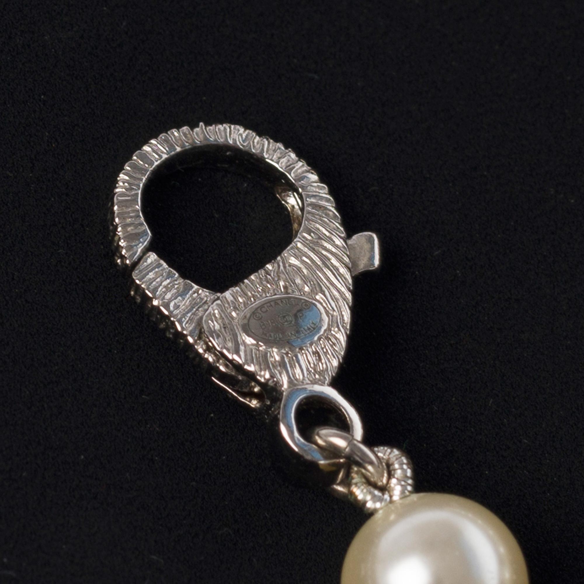 Contemporary Amazing Chanel Necklace with pearl replica, crystal and silver hardware