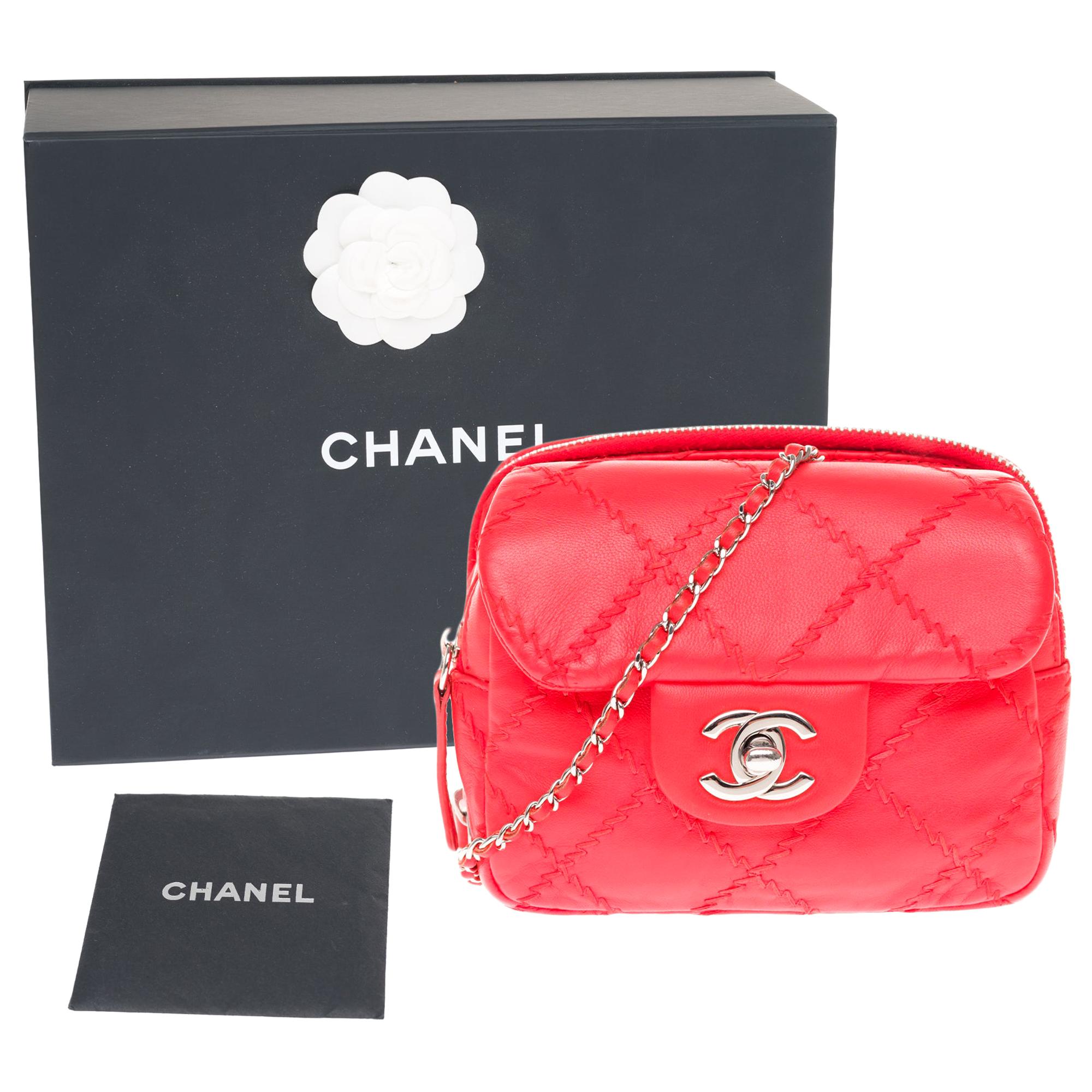Amazing chanel Purse/Wallet in red leather and silver hardware