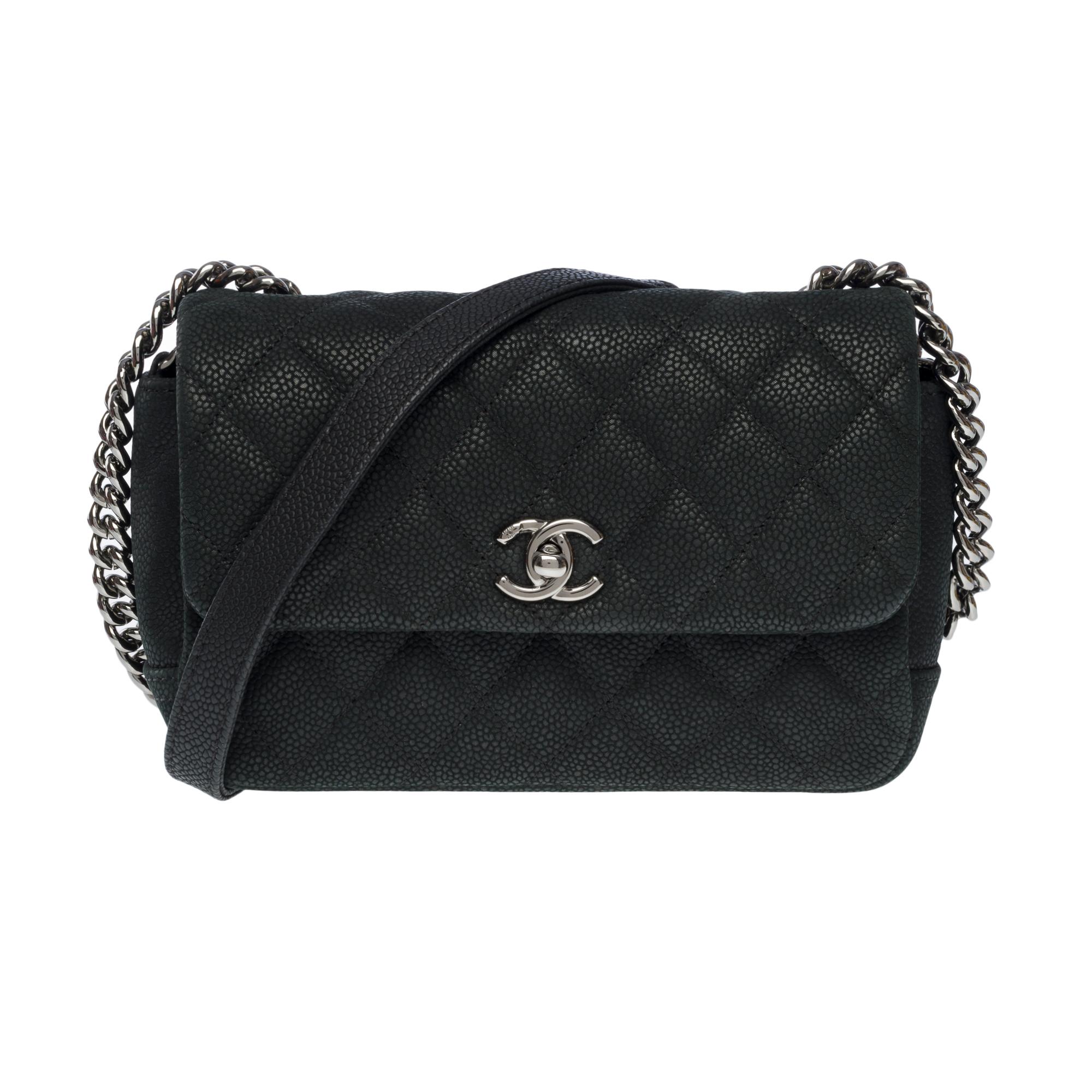 Amazing Chanel Timeless/Classic Mini rectangular flap shoulder bag in black quilted caviar leather, silver metal hardware, silver metal chain handle interlaced with black leather allowing a shoulder or crossbody carry

Single flap 
Flap