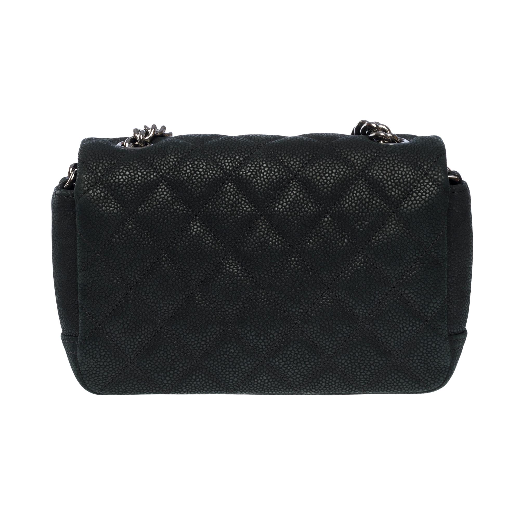 Amazing Chanel Timeless Mini flap shoulder bag in Black Caviar leather, SHW In Excellent Condition For Sale In Paris, IDF