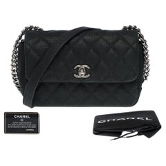 Superbe sac à bandoulière à rabat Timeless Mini de Chanel en cuir Caviar noir, SHW