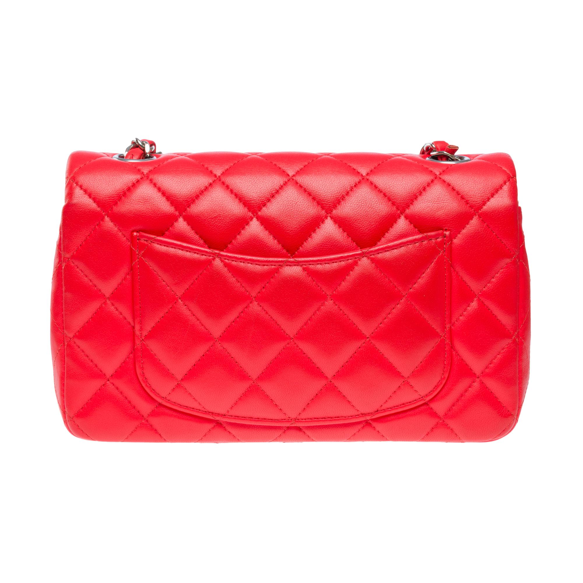 Erstaunliche Chanel Timeless Mini Schulterklappentasche aus rotem gestepptem Lammleder,  SHW Damen im Angebot