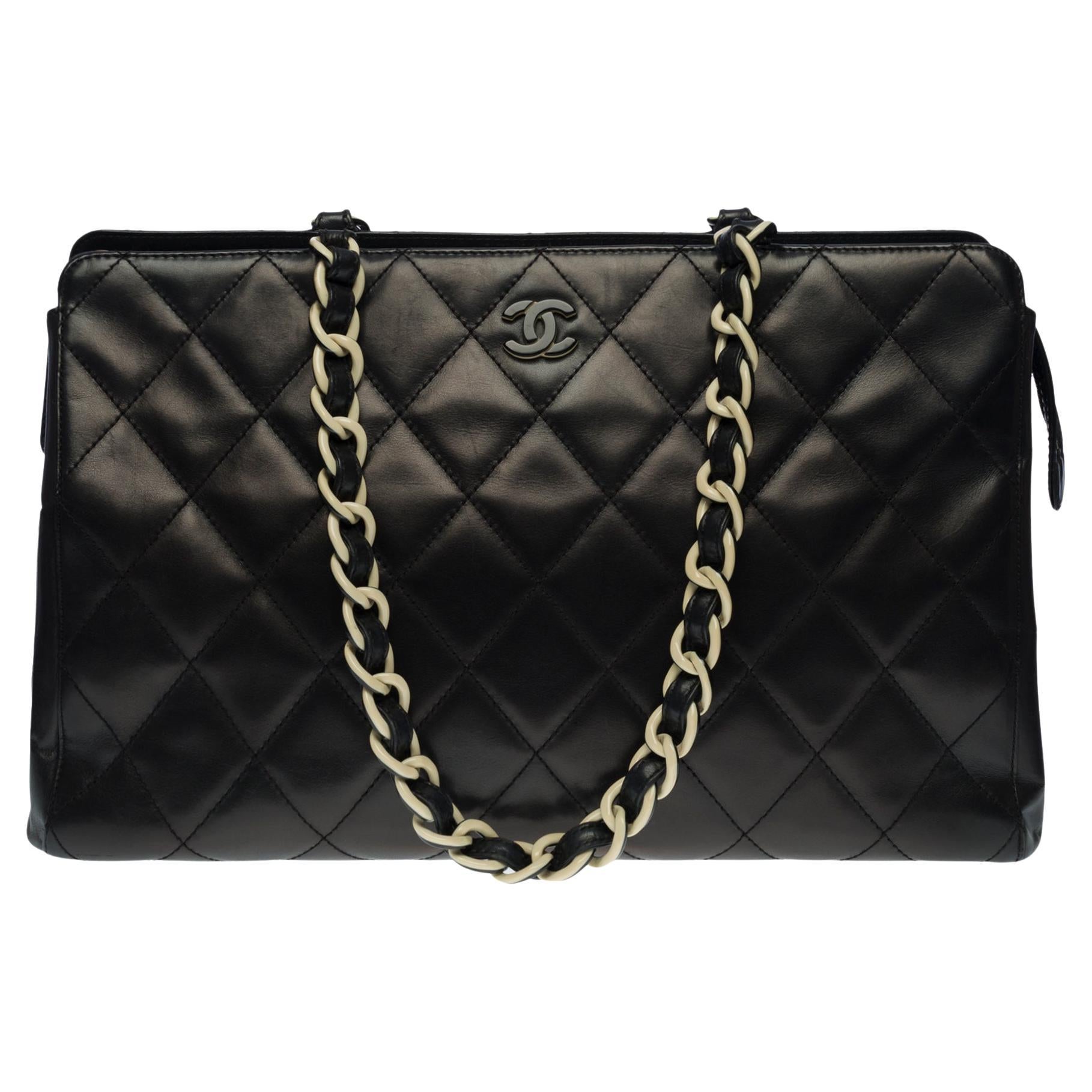 Amazing Chanel Tote bag in black lambskin leather, two-tone hardware at  1stDibs