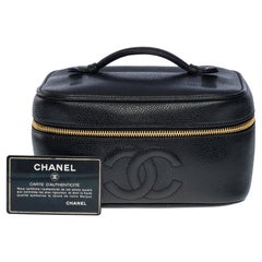 Außergewöhnliche Chanel-Schminktasche aus schwarzem Kaviarleder, GHW