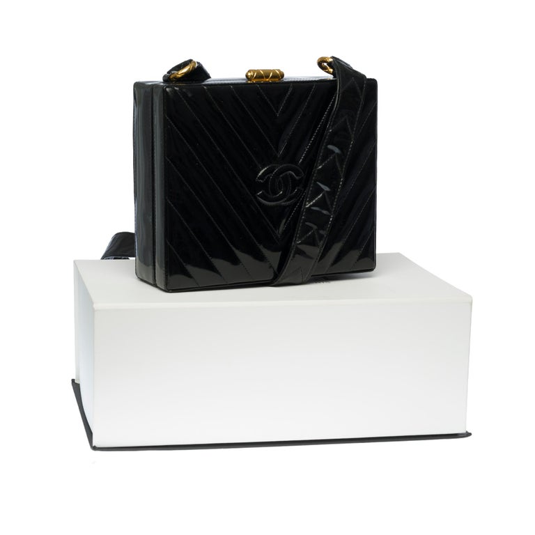 Amazing Chanel Vanity Case Bag with gold hardware For Sale at 1stDibs