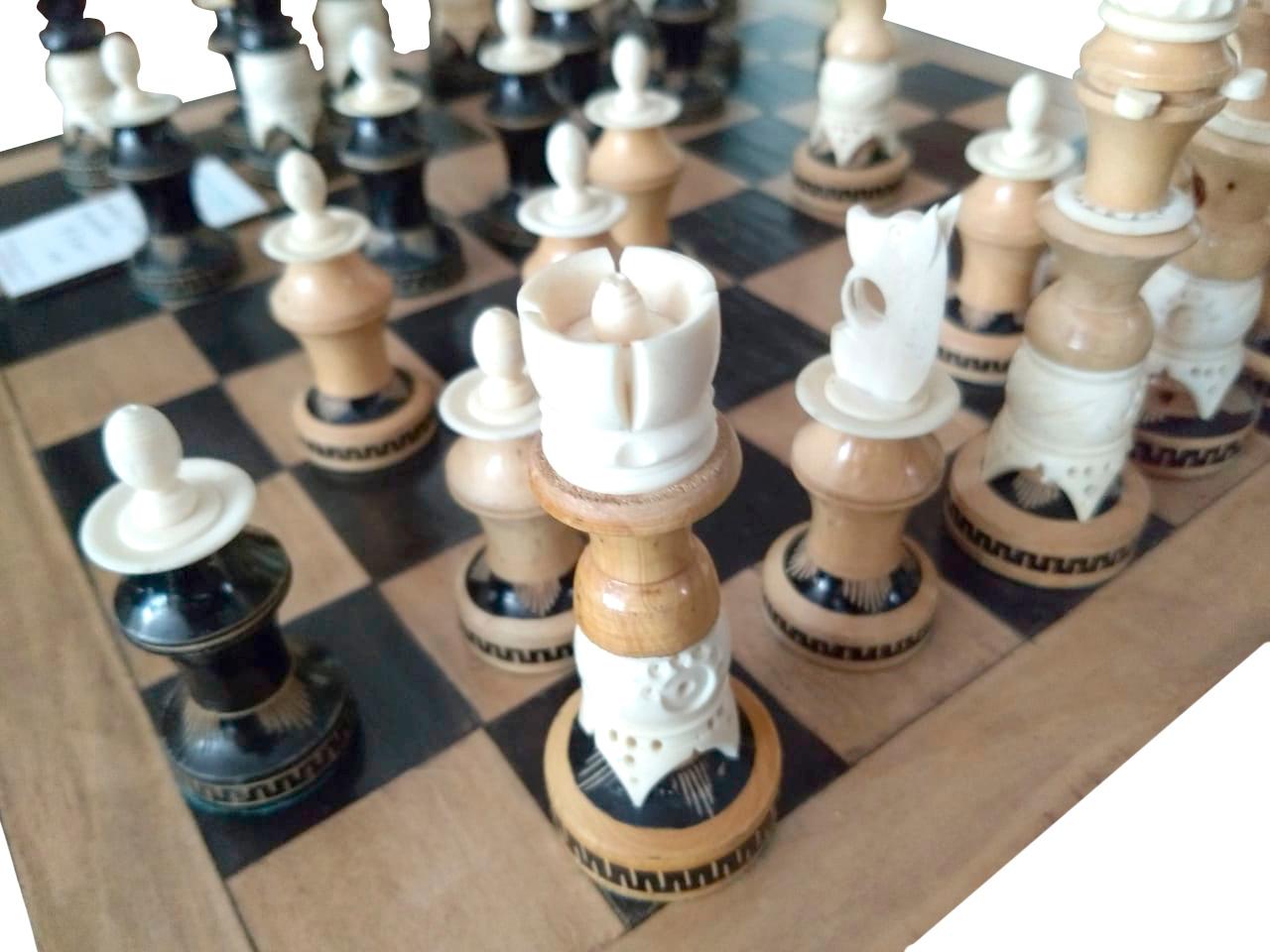 kinetic chess set