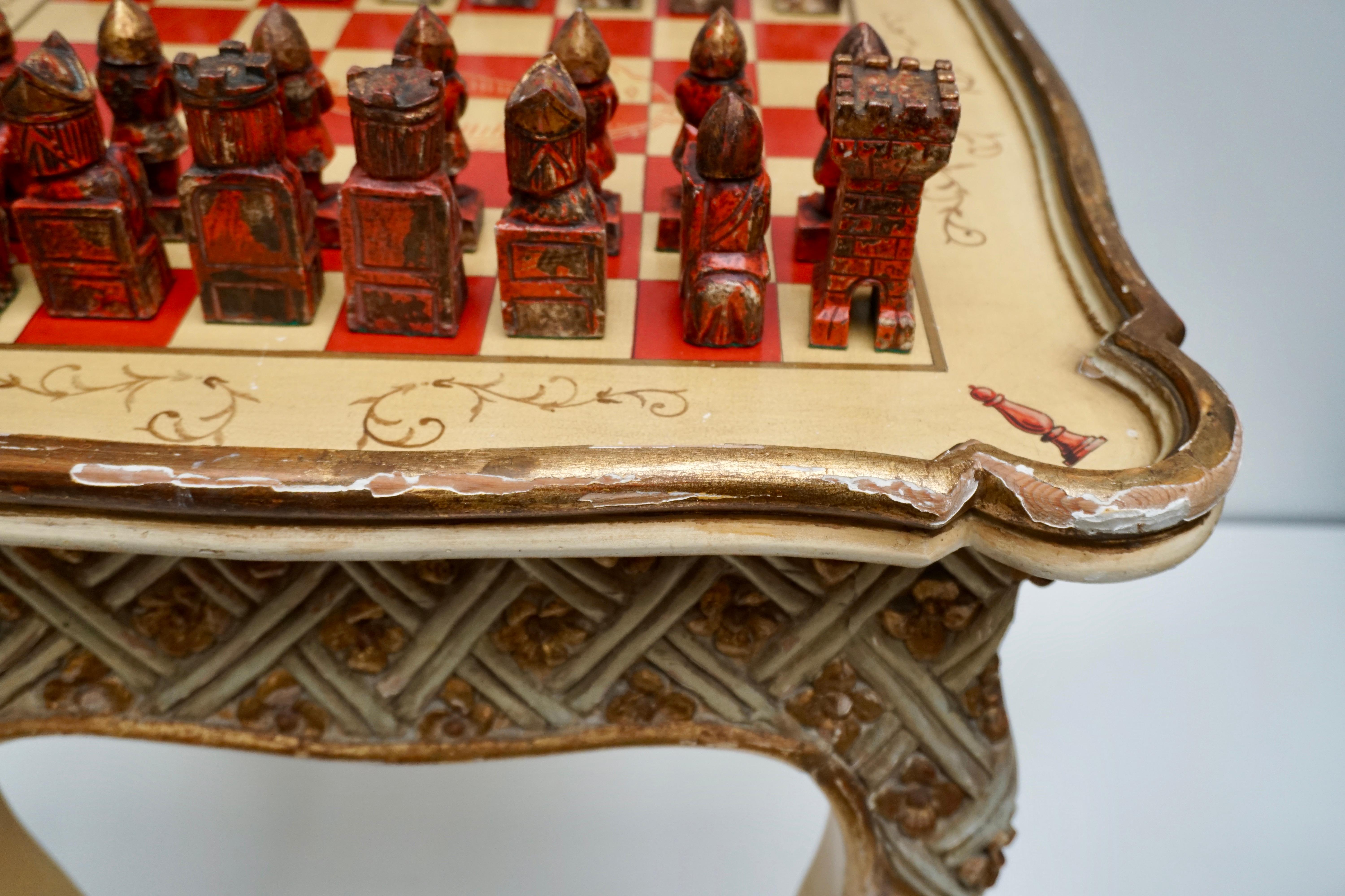 Spielspiel-Schachset aus handgefertigten und bemalten Holzstücken mit Tisch und Karton im Angebot 8