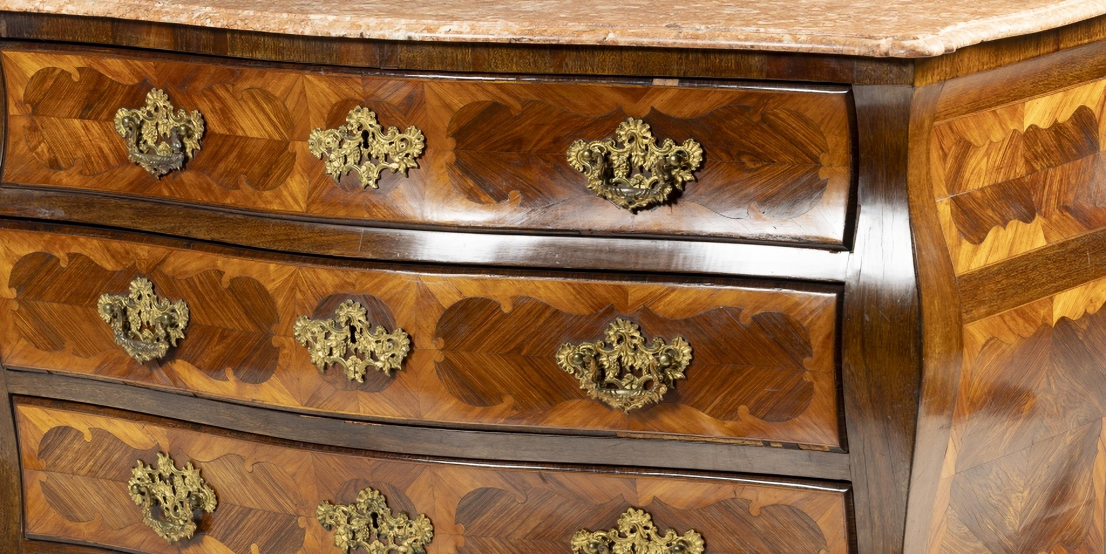 Louis XV AMAZING CHEST OF DRAWERS  French, 18th century For Sale