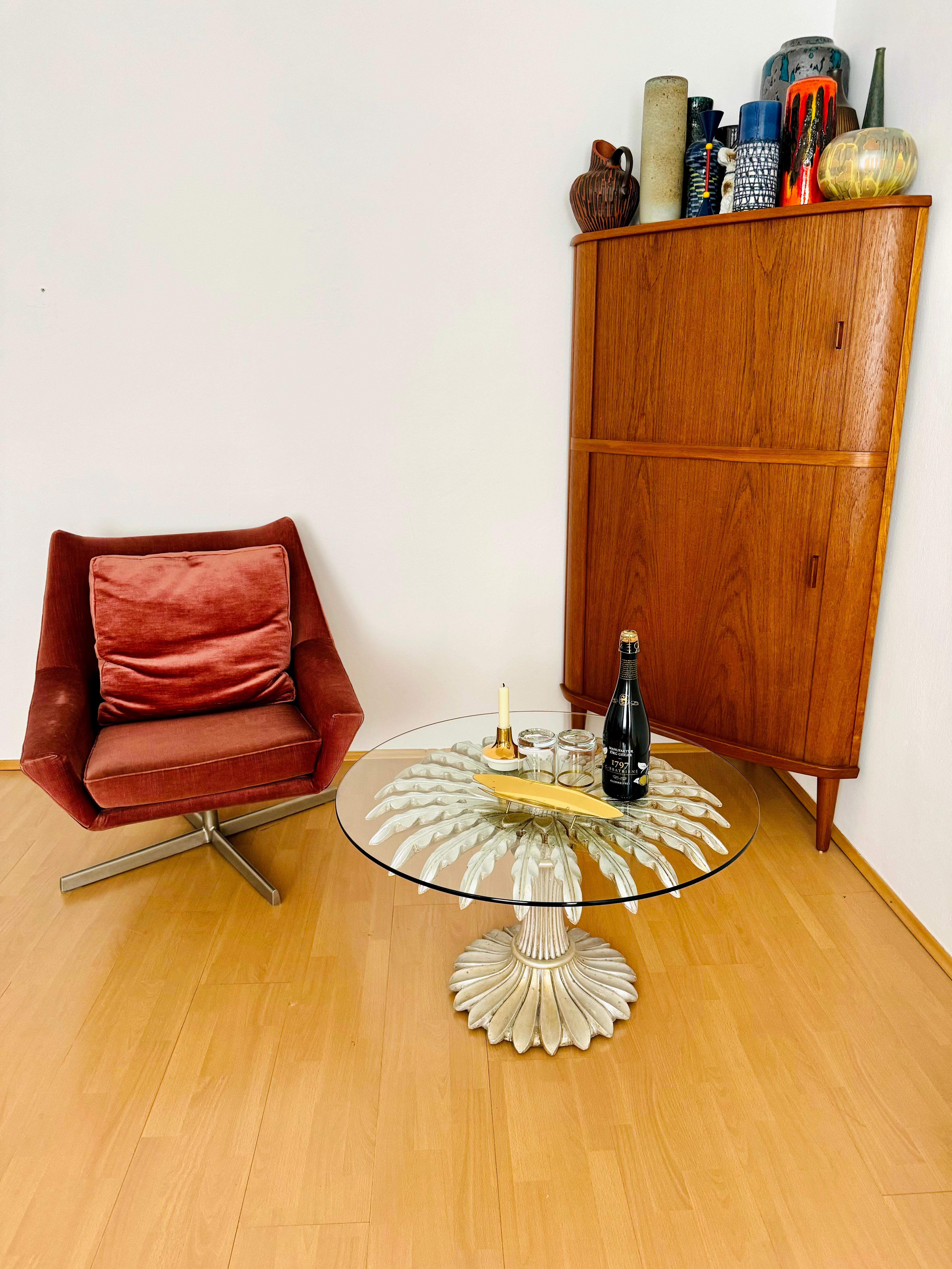 Amazing Coffee or Side Table For Sale 2