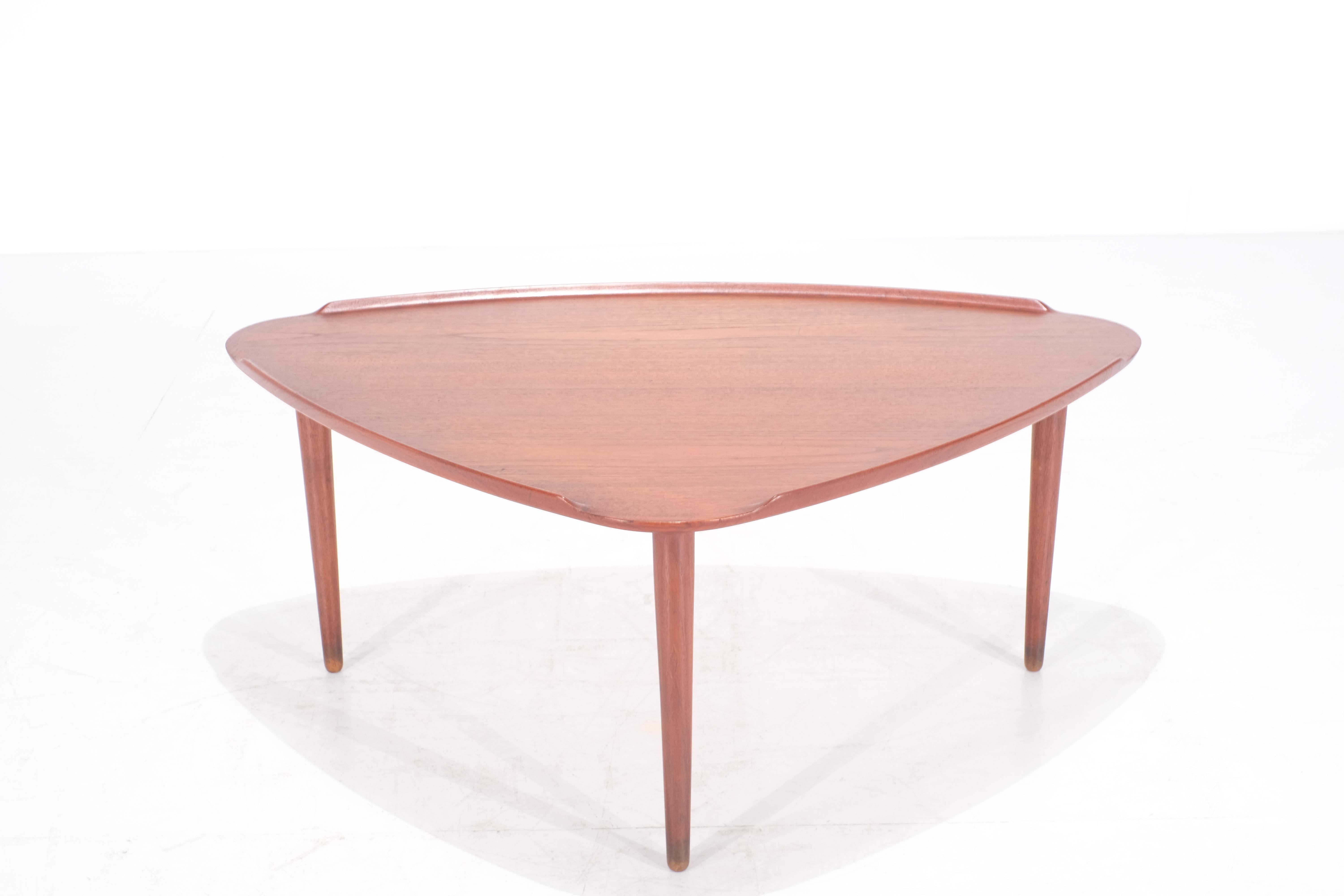 Mid-20th Century Amazing coffee table by Aakjaer Jorgensen for Bramminge - 1960s For Sale