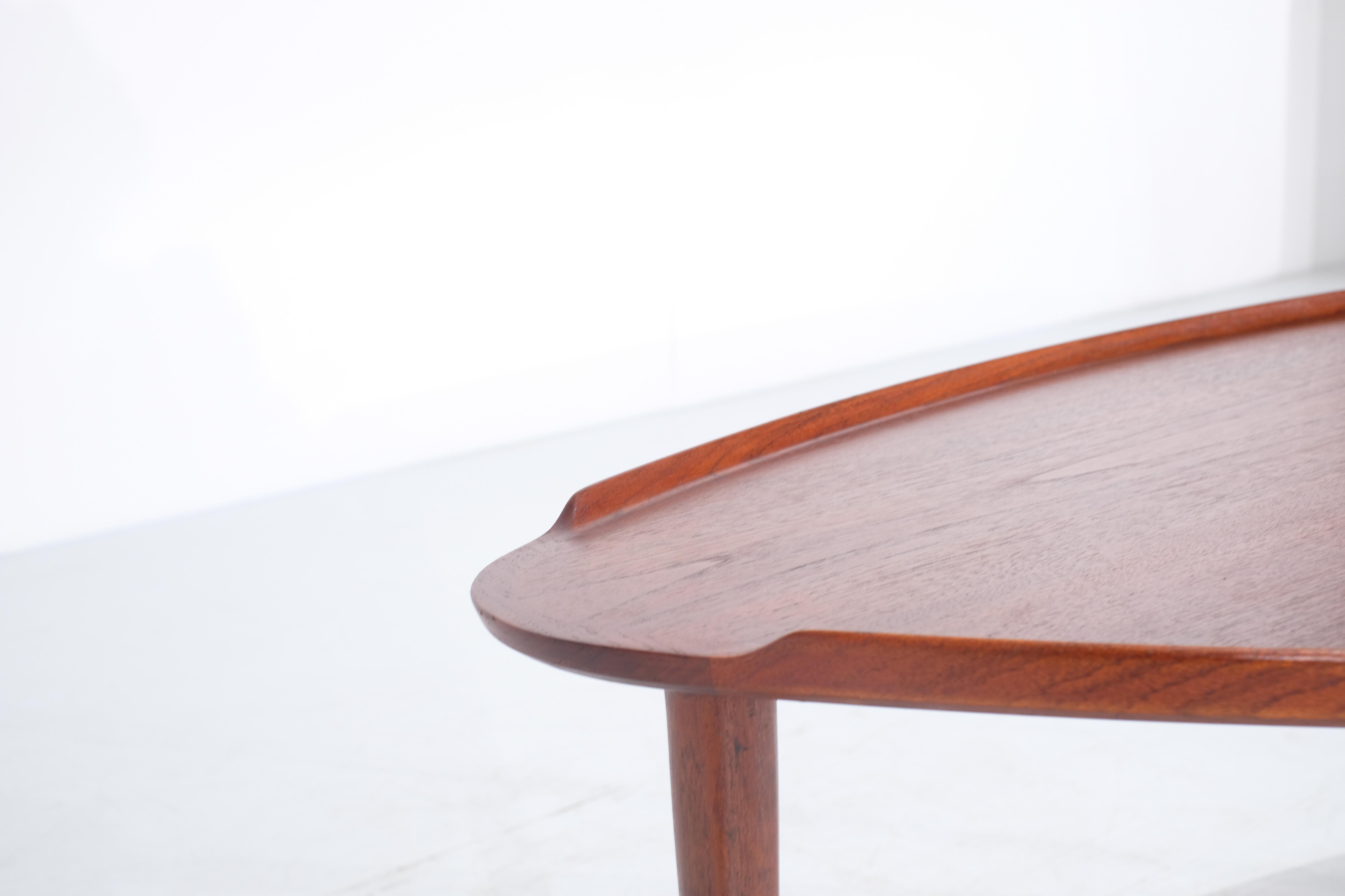 Amazing coffee table by Aakjaer Jorgensen for Bramminge - 1960s For Sale 1