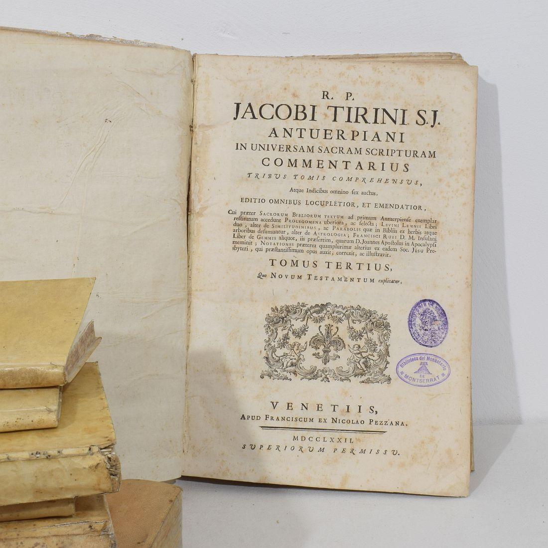 Étonnante Collection de livres en Vellum du 17ème / 19ème siècle, altérés par les intempéries en vente 13