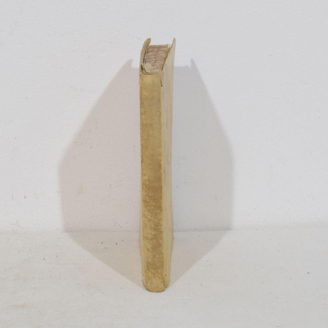 Étonnante Collection de livres en Vellum du 17ème / 19ème siècle, altérés par les intempéries en vente 1