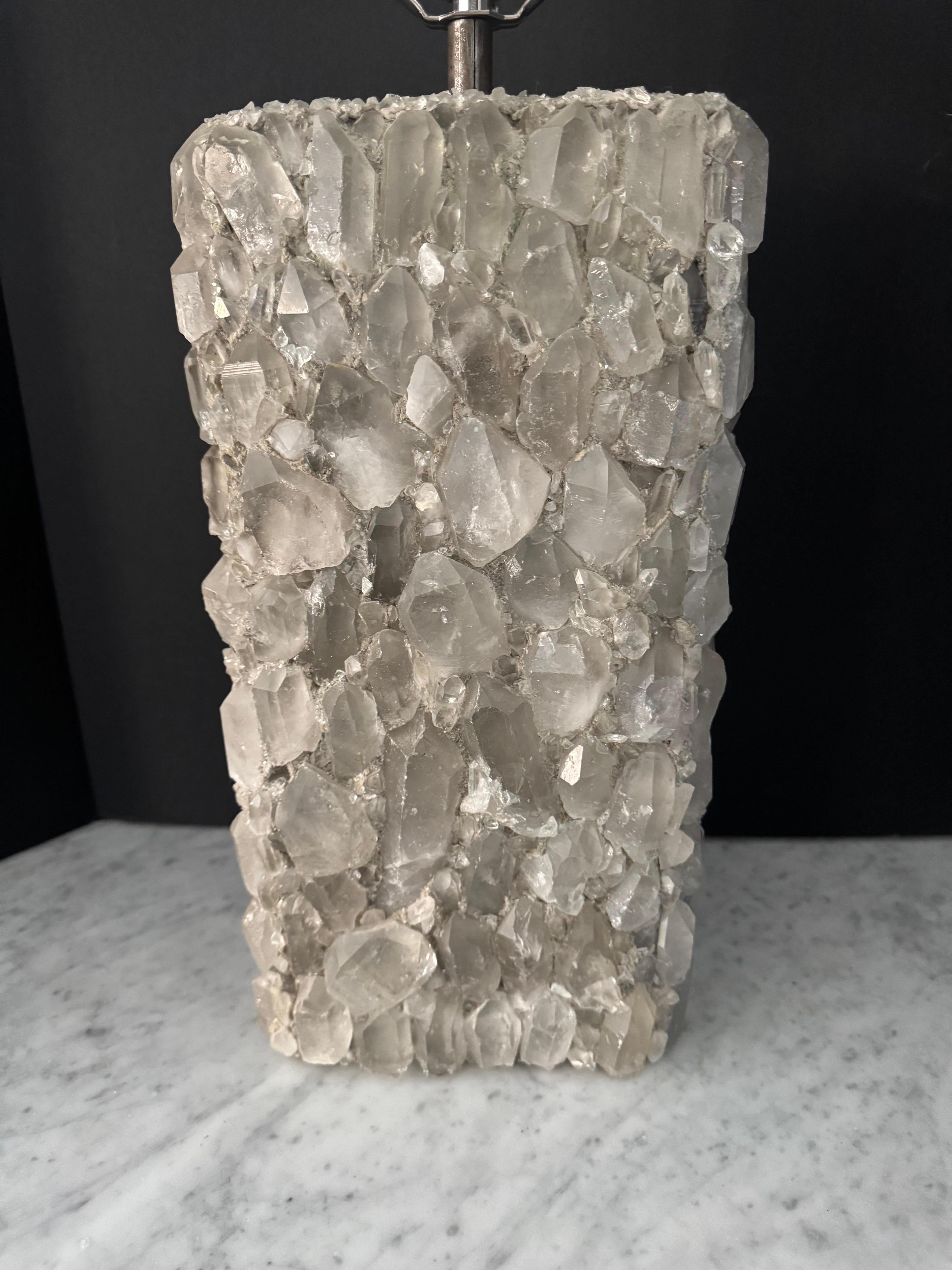 Étonnante lampe de table contemporaine en cristal de roche de Kari Jeanne Lobdell Bon état - En vente à Hopewell, NJ