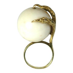 Sorprendente Anillo Garra de Coral