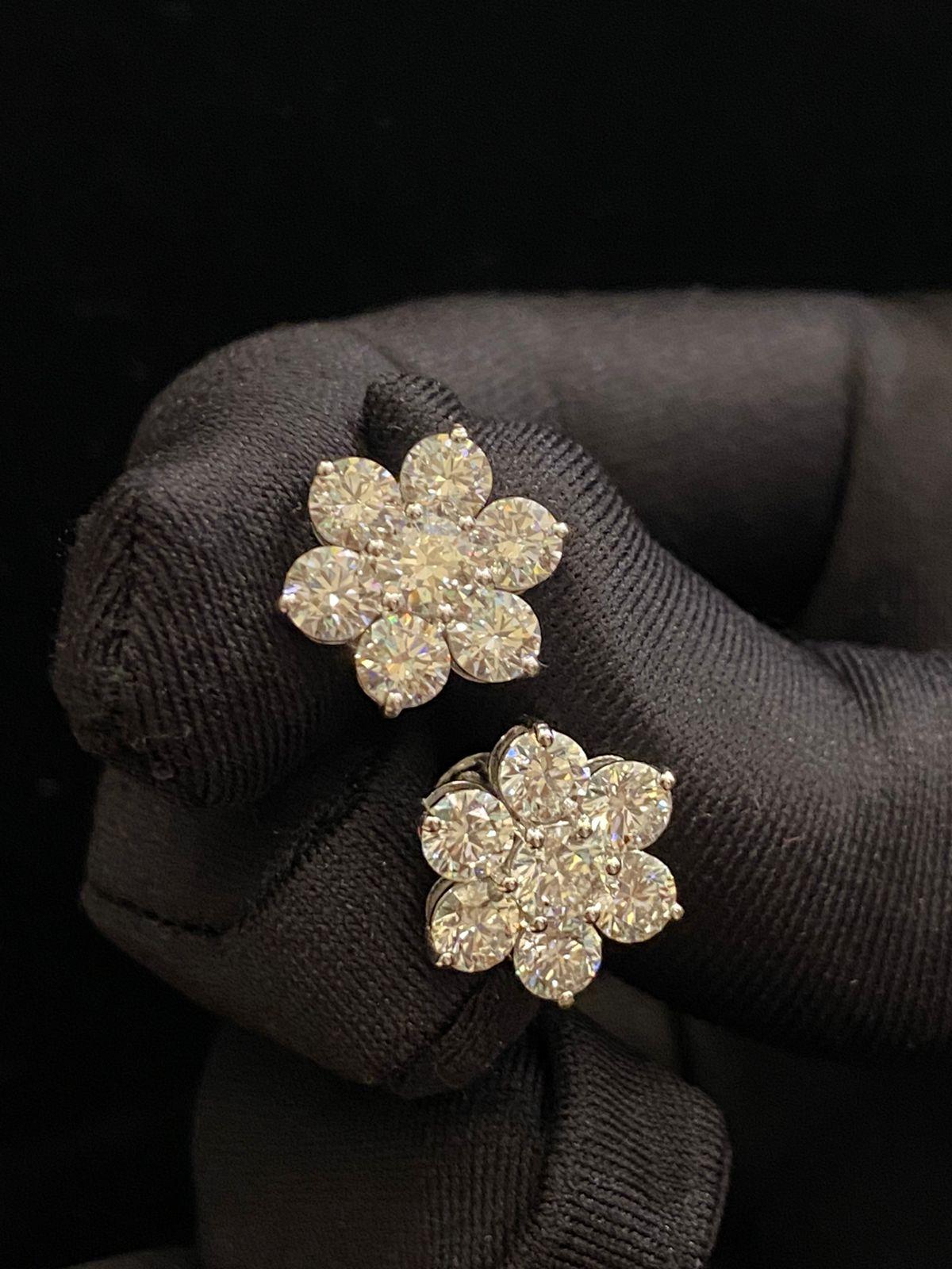 Round Cut Certified 4.40 Carats Natural Diamonds  18K Gold Flowers Earrings  For Sale