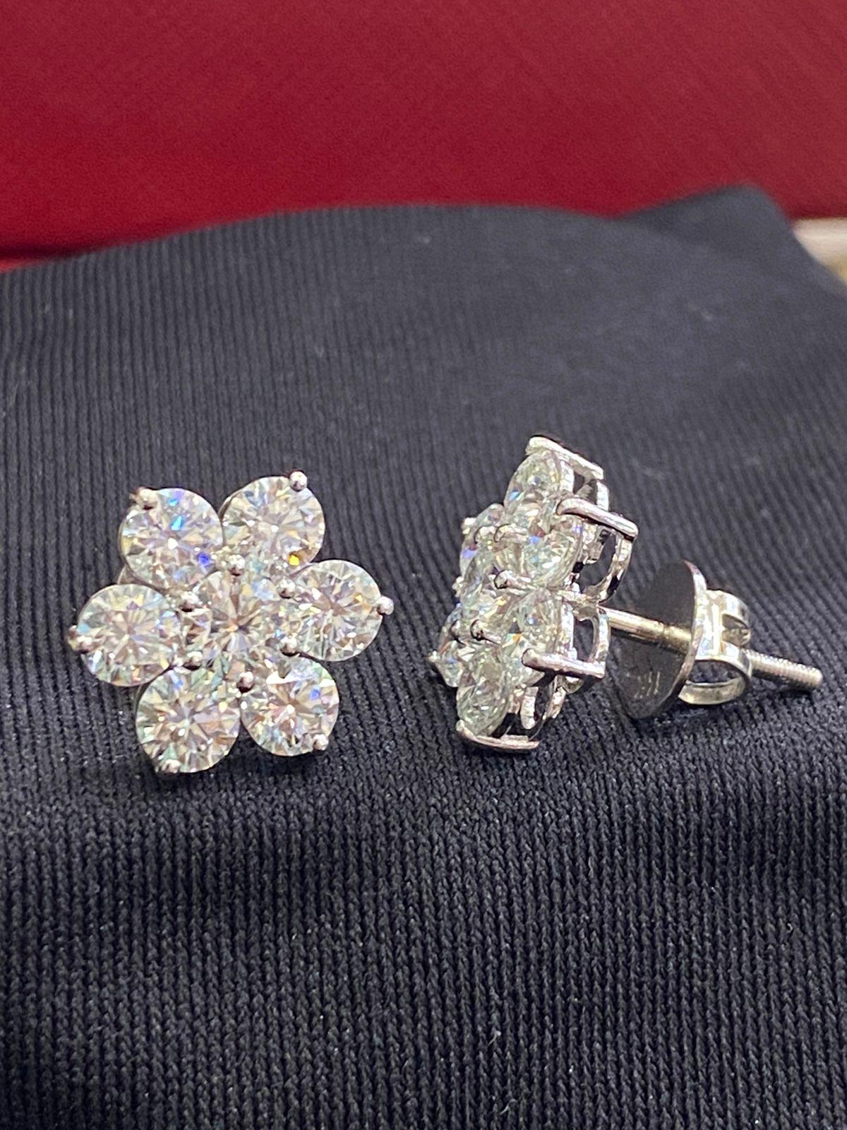 Women's Certified 4.40 Carats Natural Diamonds  18K Gold Flowers Earrings  For Sale
