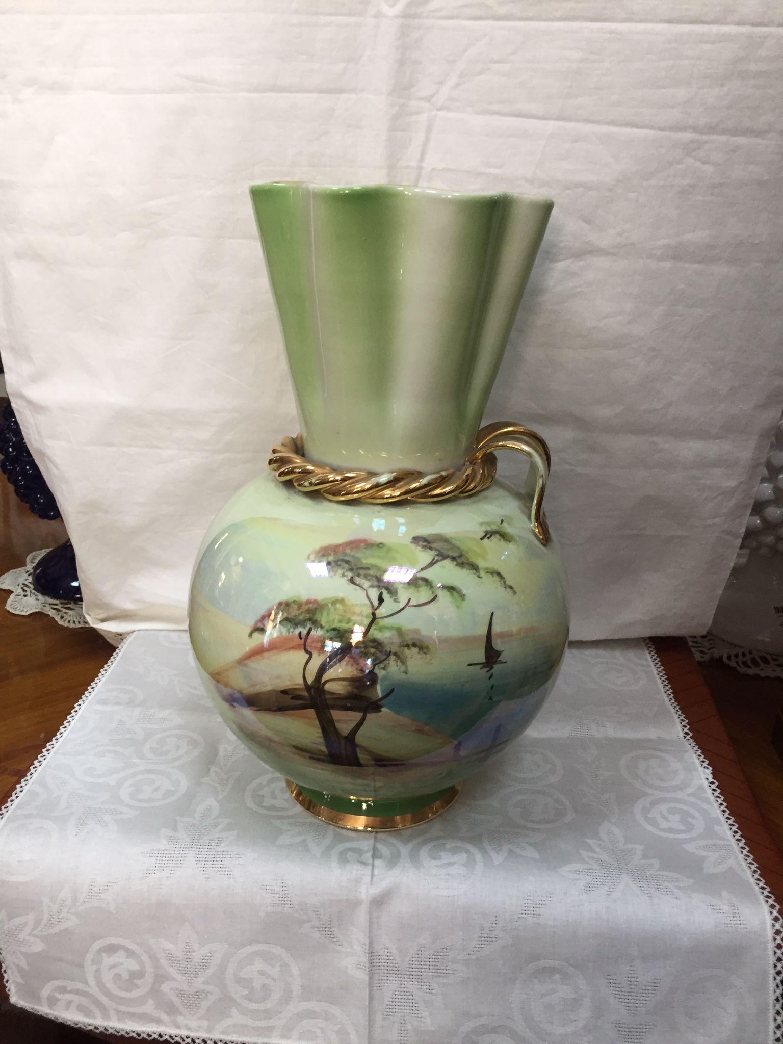 Amazing Decorative ceramic vase decorated with typical elements of the Italian Mid Century Modern. Italy 2000.
Decorative ceramic vase decorated on both sides with Country landscapes.
Excellent Conditions
