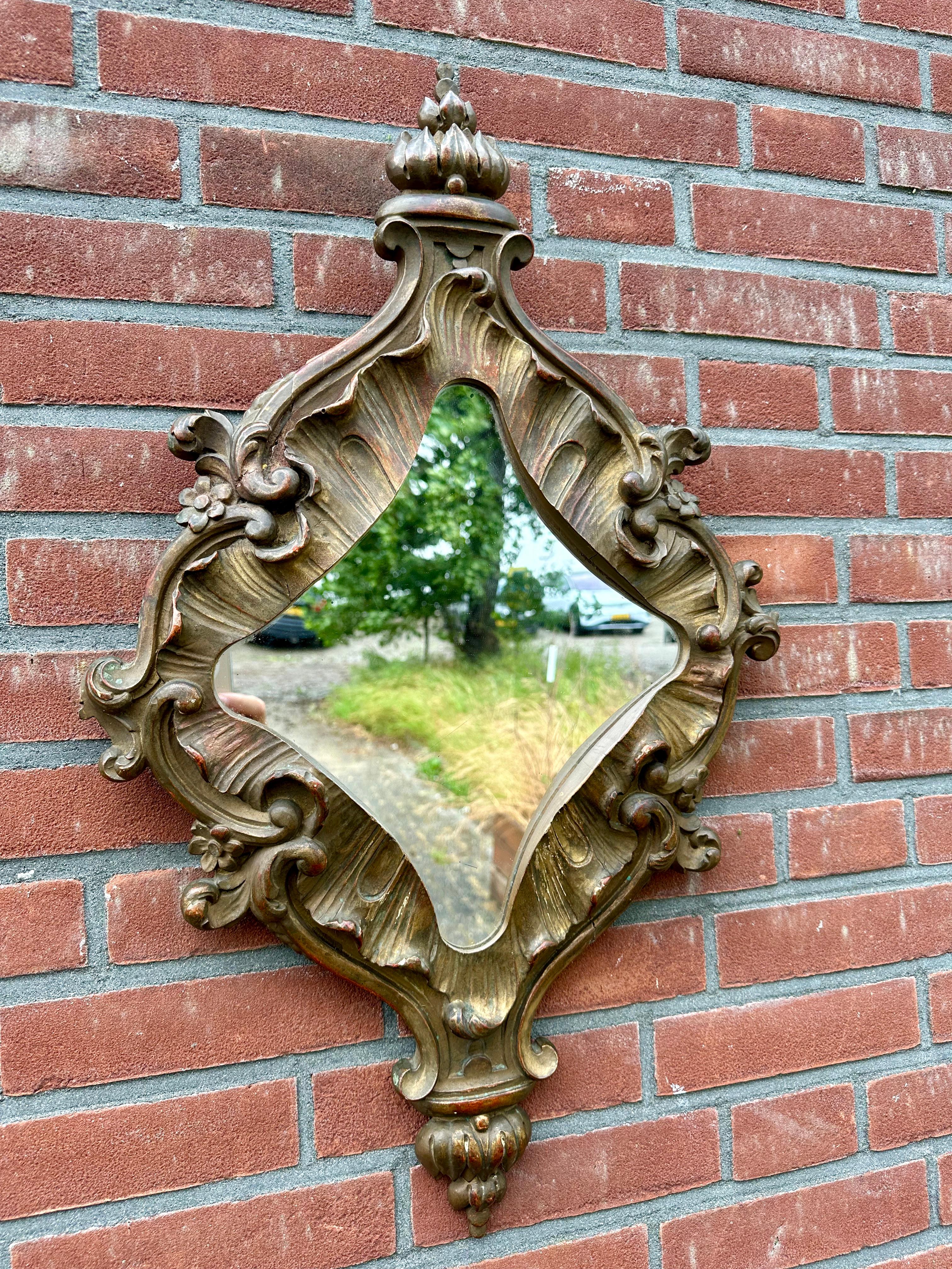 Magnifique design, miroir mural néo-baroque ancien sculpté et doré à la main en vente 2