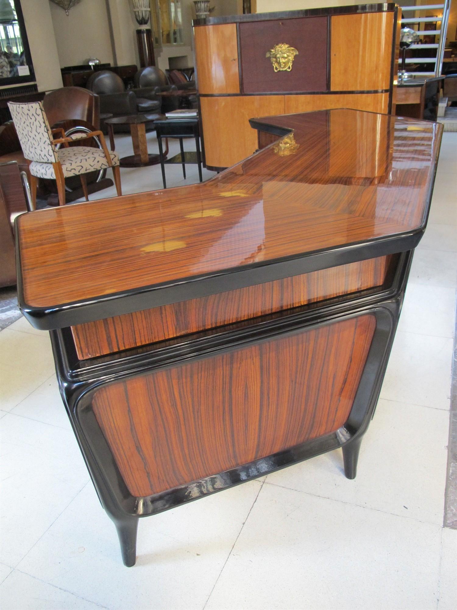 Außergewöhnlicher Schreibtisch Art Deco 1930 Frankreich Holz Zebrano (Französisch) im Angebot