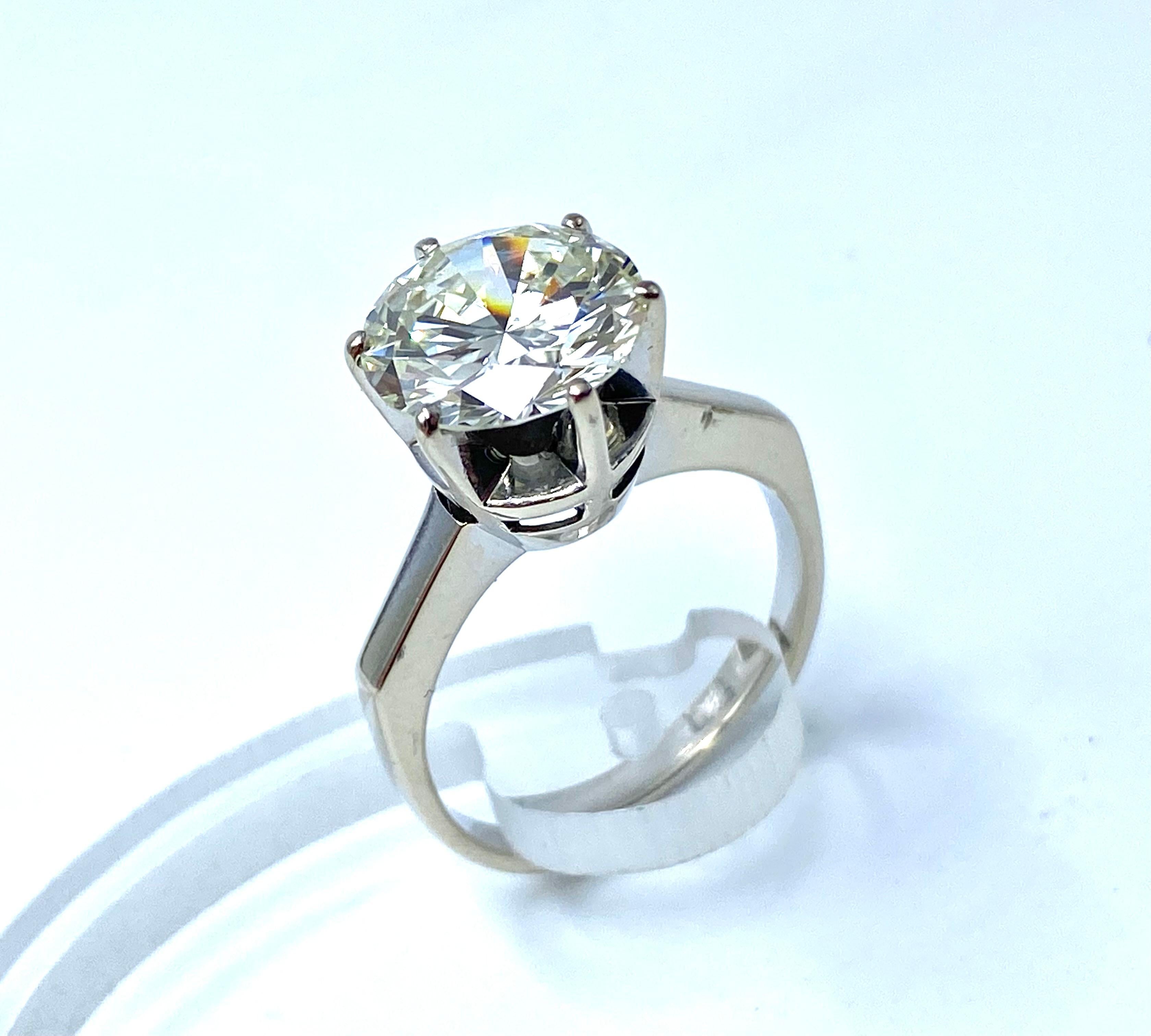 Art Deco Amazing Diamond Engagement Ring For Sale