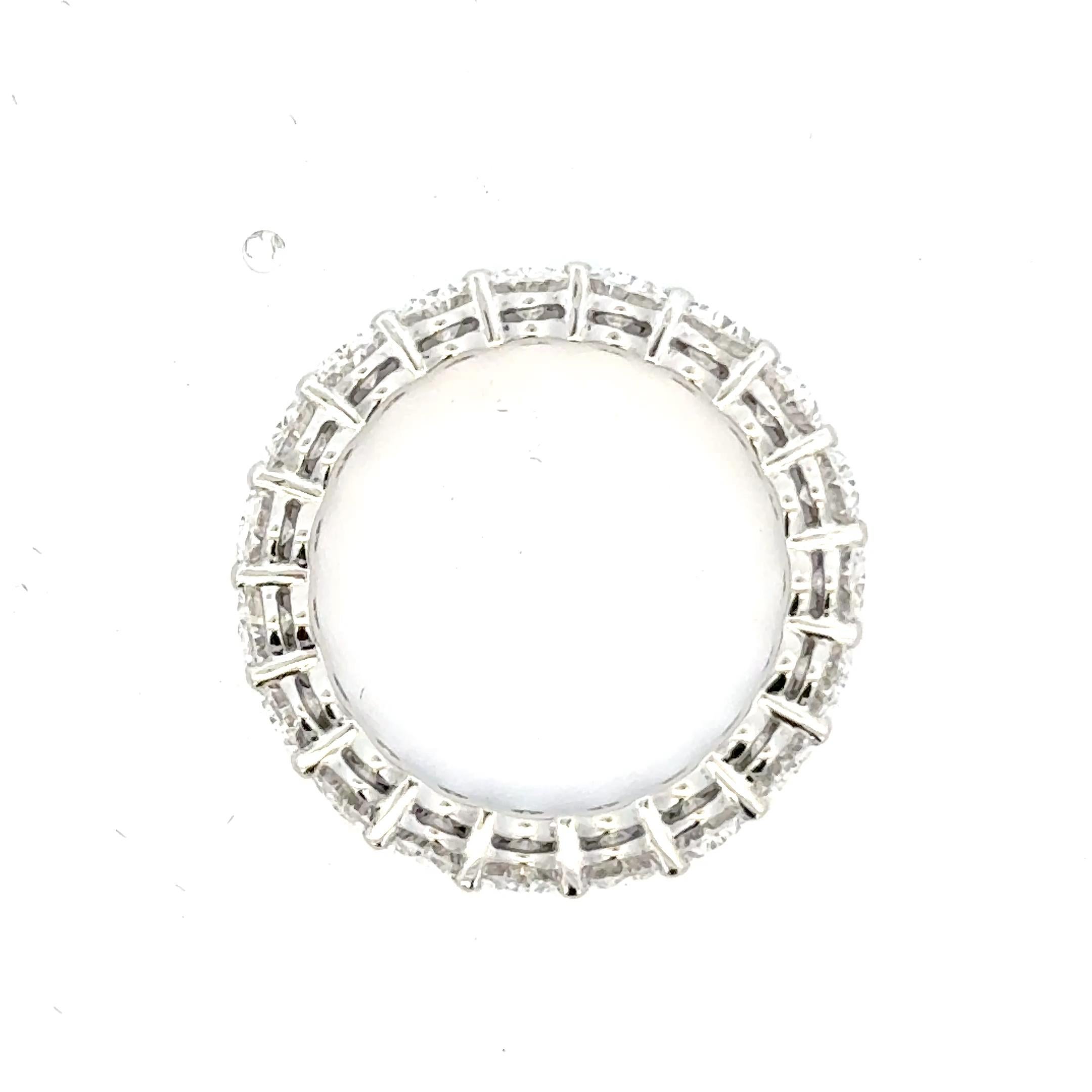 Sorprendente alianza de diamantes Moderno en venta