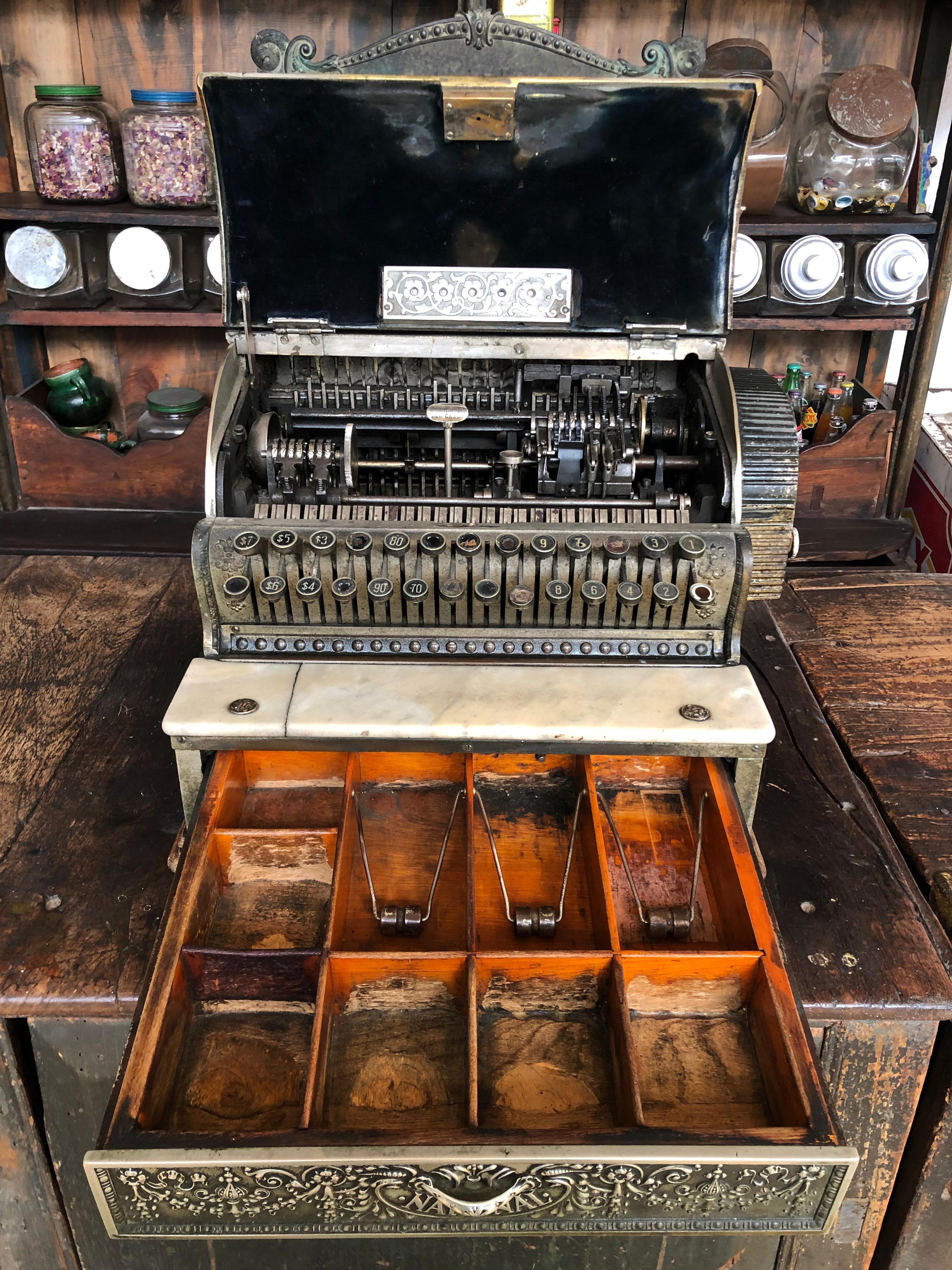 Amazing Early 1900s National Brass Cash Register from México In Good Condition In Guadalajra, Jal