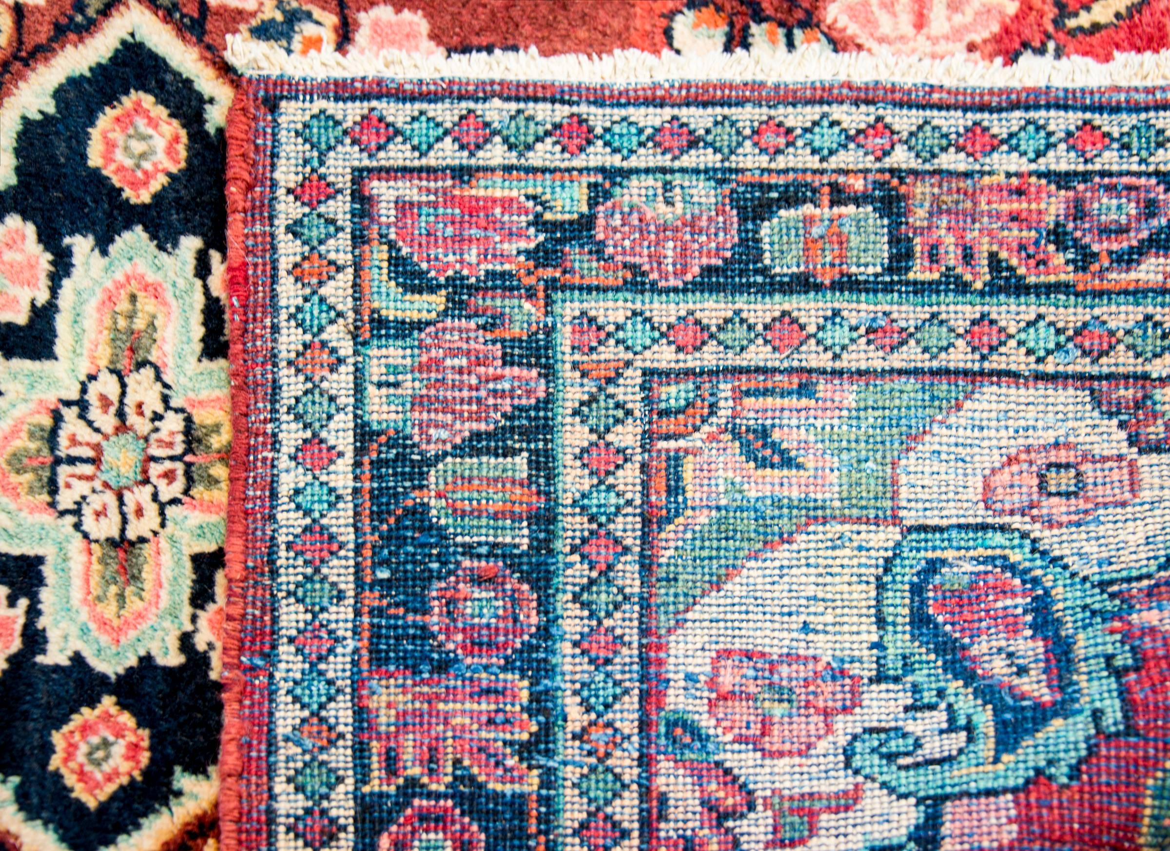 Amazing Early 20th Century Mahal Rug In Good Condition For Sale In Chicago, IL