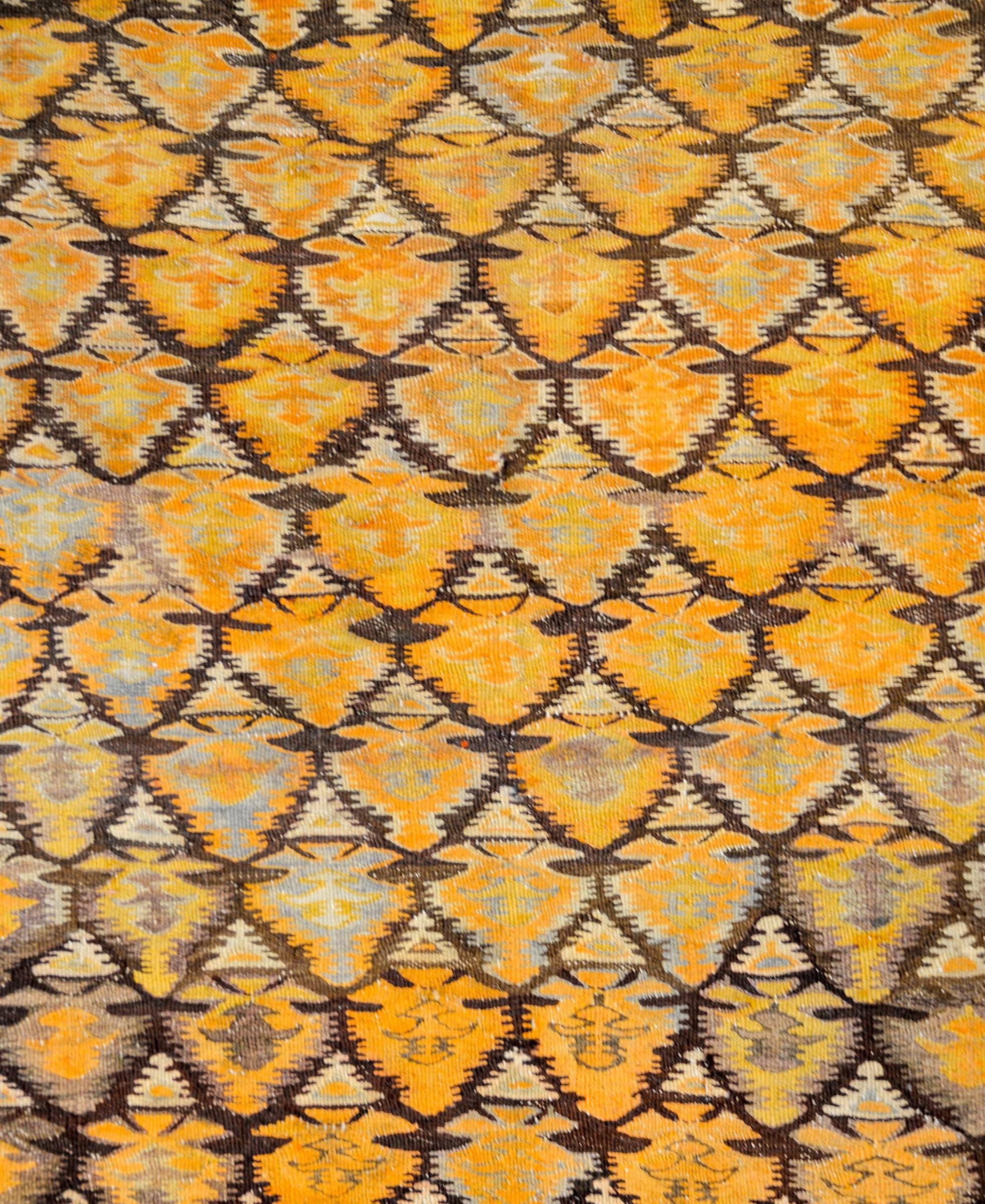 Perse Exceptionnel tapis de couloir Kilim Qazvin du début du 20ème siècle