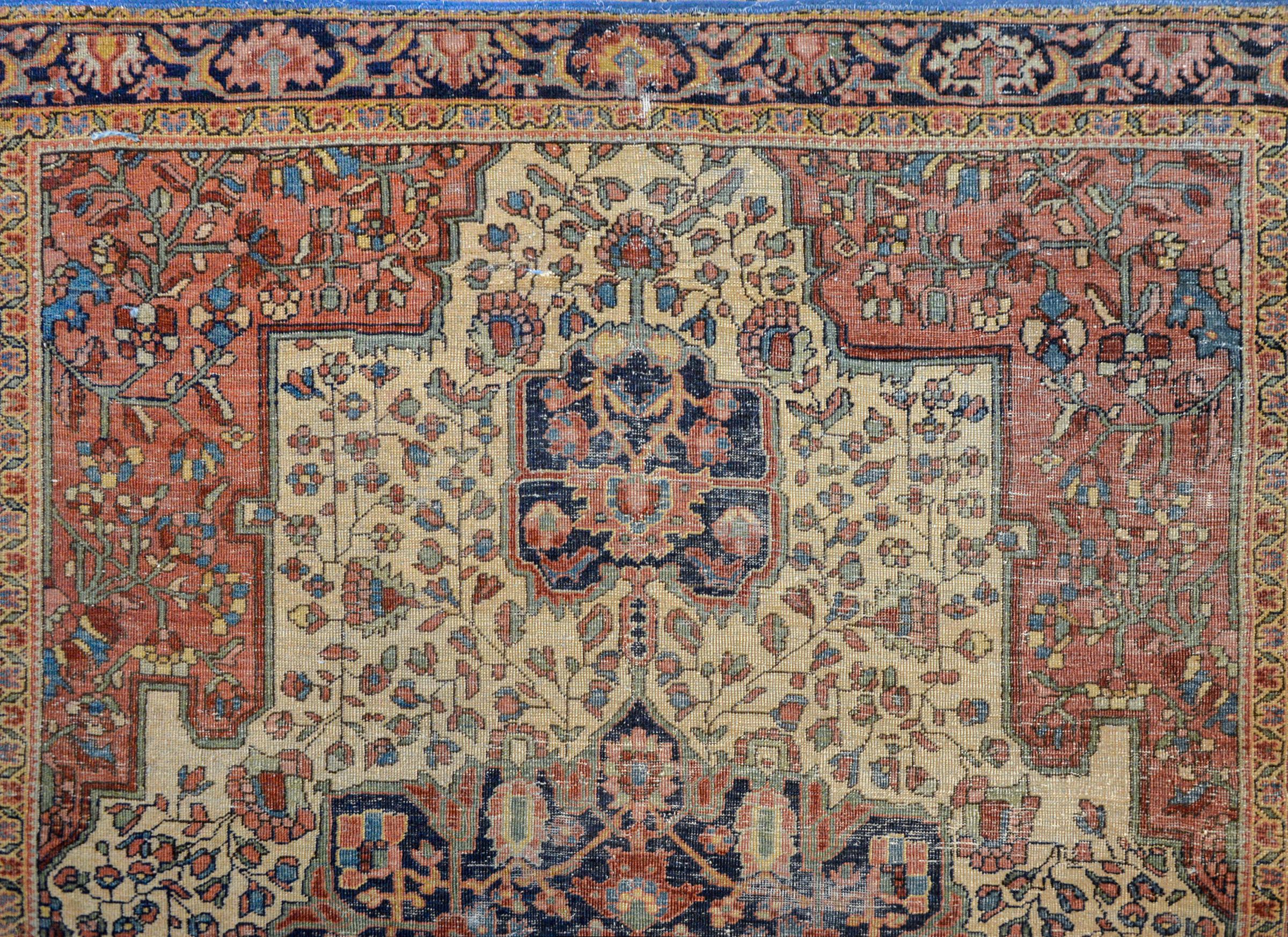 Amazing Early 20th Century Sarouk Farahan Rug In Good Condition For Sale In Chicago, IL