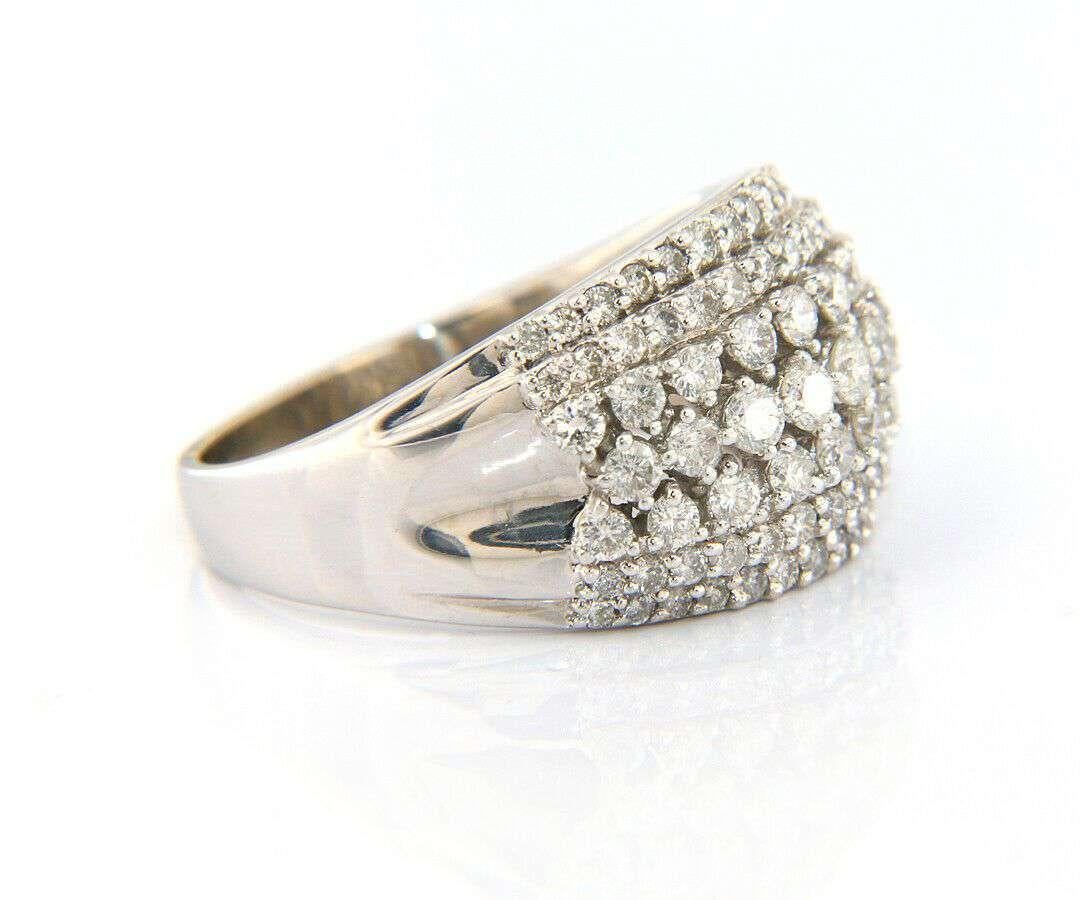 Amazing Fancy Multi Row 3.0 CTW Diamond Band in 14K White Gold In Excellent Condition For Sale In Vienna, VA