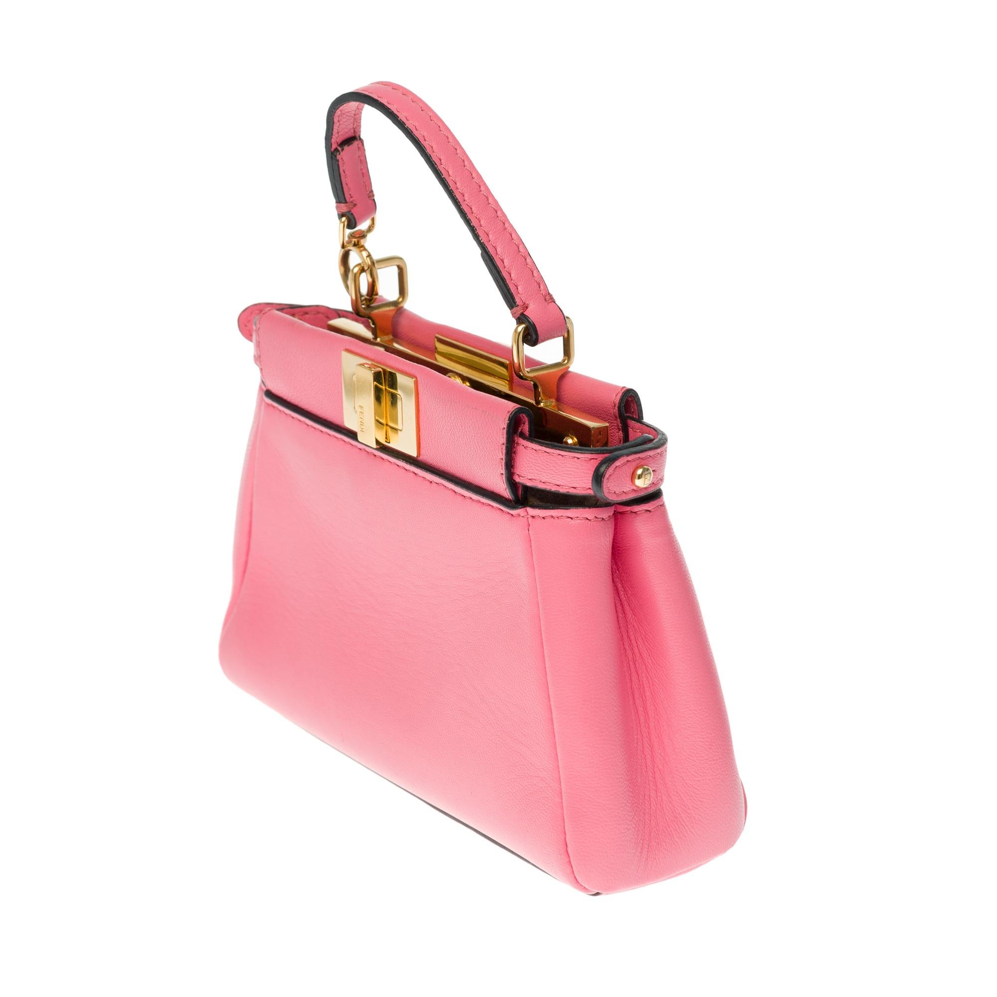 Amazing Fendi Micro Peekaboo shoulder bag in pink leather and gold hardware  In Good Condition In Paris, IDF