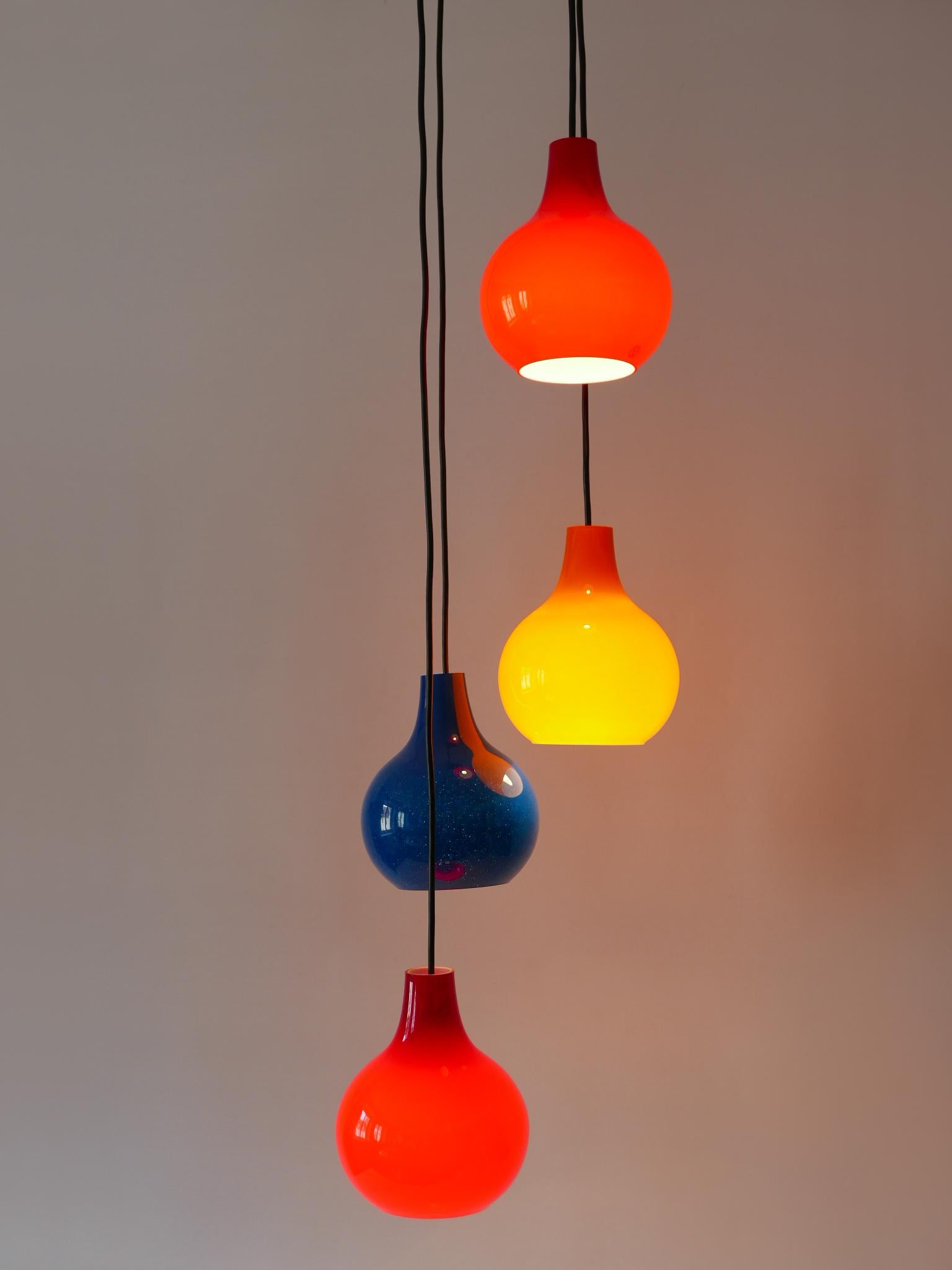 Étonnante lampe à suspension en cascade à quatre flammes de Peill & Putzler Allemagne, années 1970 en vente 11