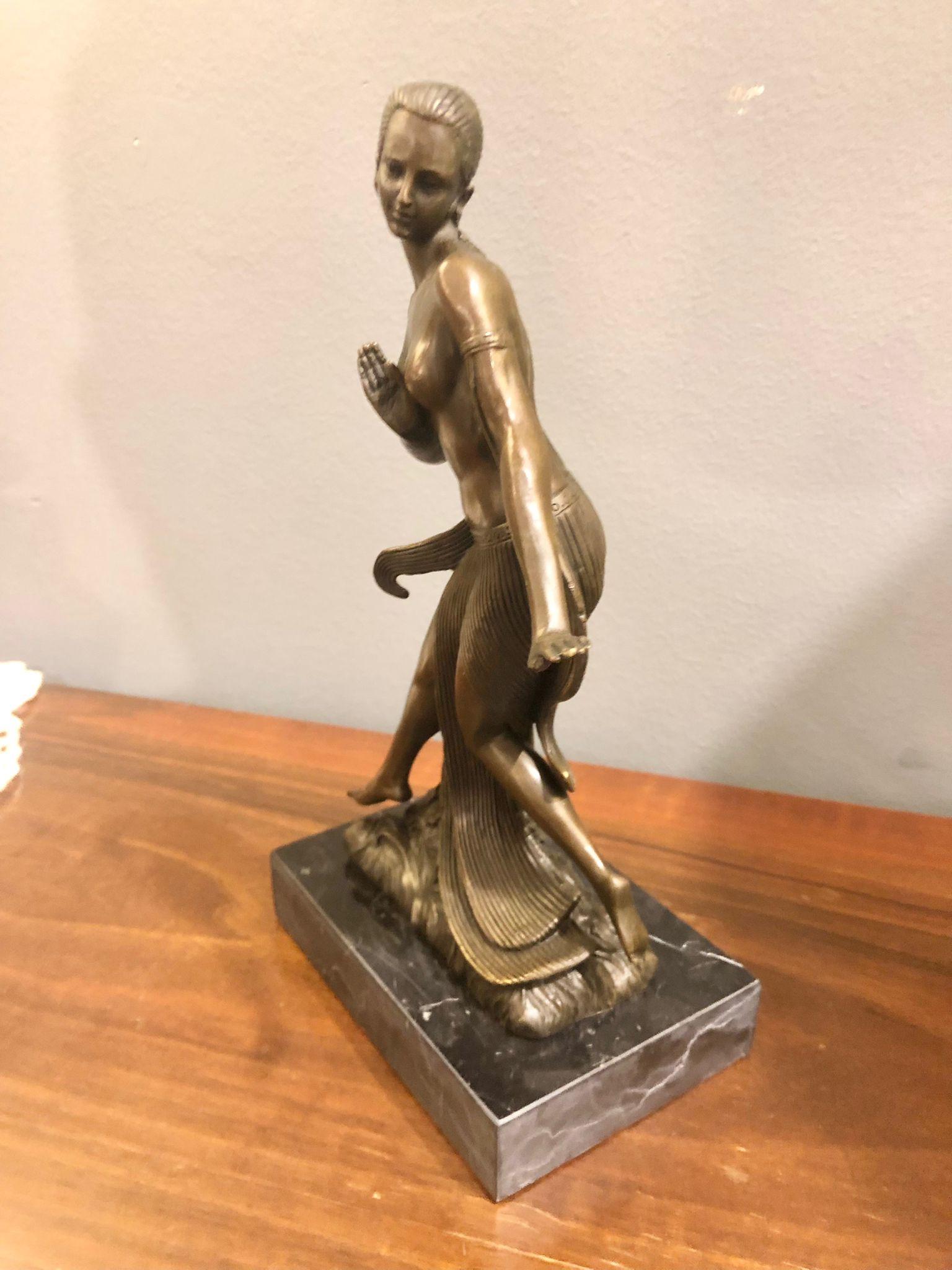 Art Deco Amazing French Bronze Sculpture, Depicting a Woman in Plastic Pose