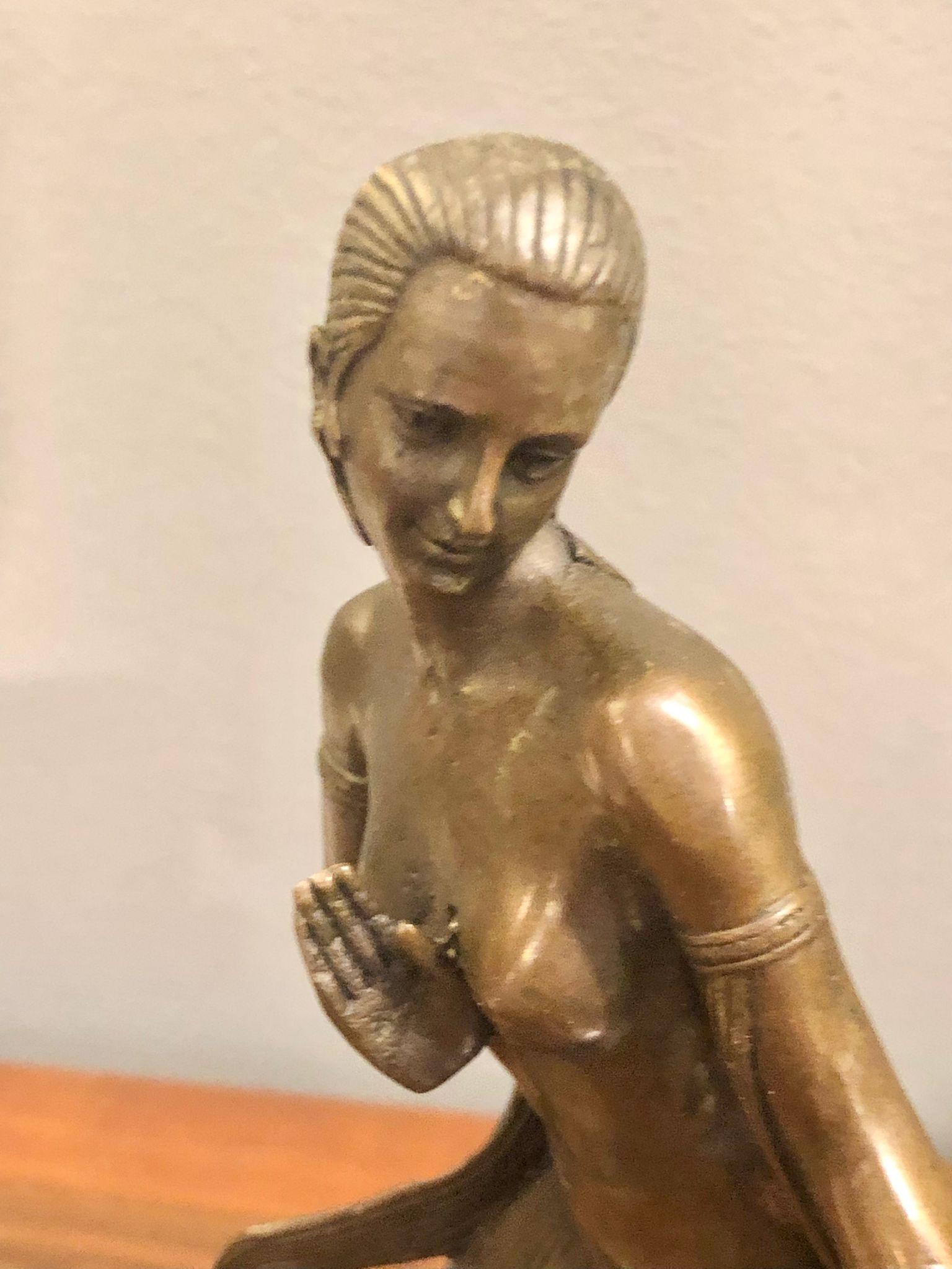 Mid-20th Century Amazing French Bronze Sculpture, Depicting a Woman in Plastic Pose
