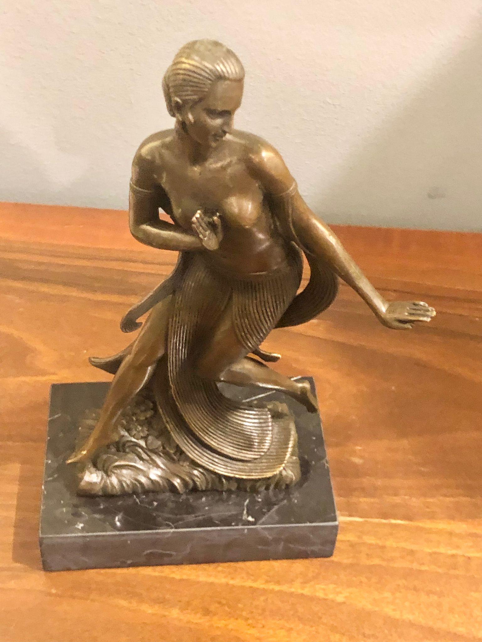 Amazing French Bronze Sculpture, Depicting a Woman in Plastic Pose 1