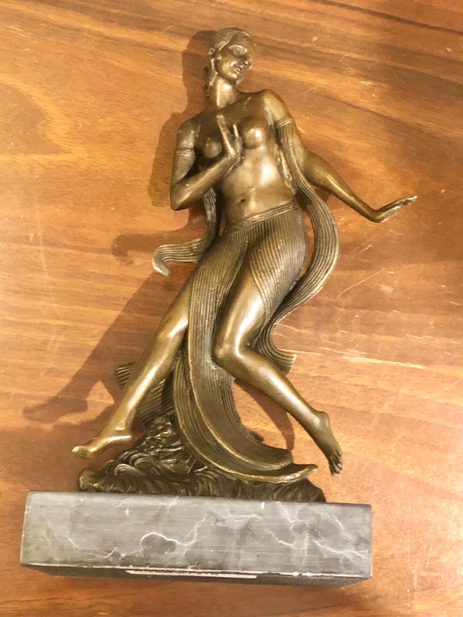 Amazing French Bronze Sculpture, Depicting a Woman in Plastic Pose 2