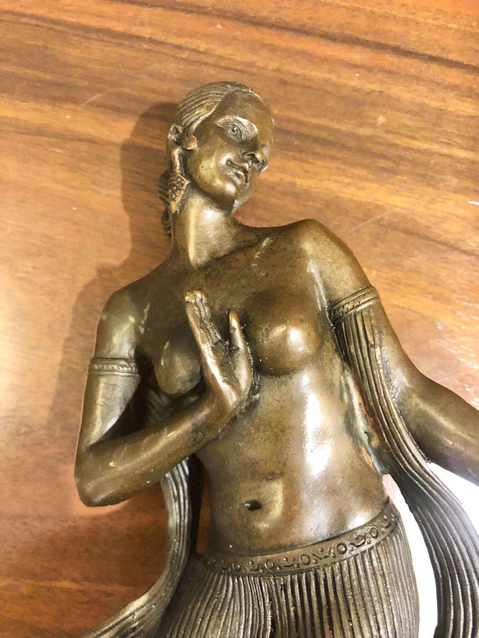 Amazing French Bronze Sculpture, Depicting a Woman in Plastic Pose 3