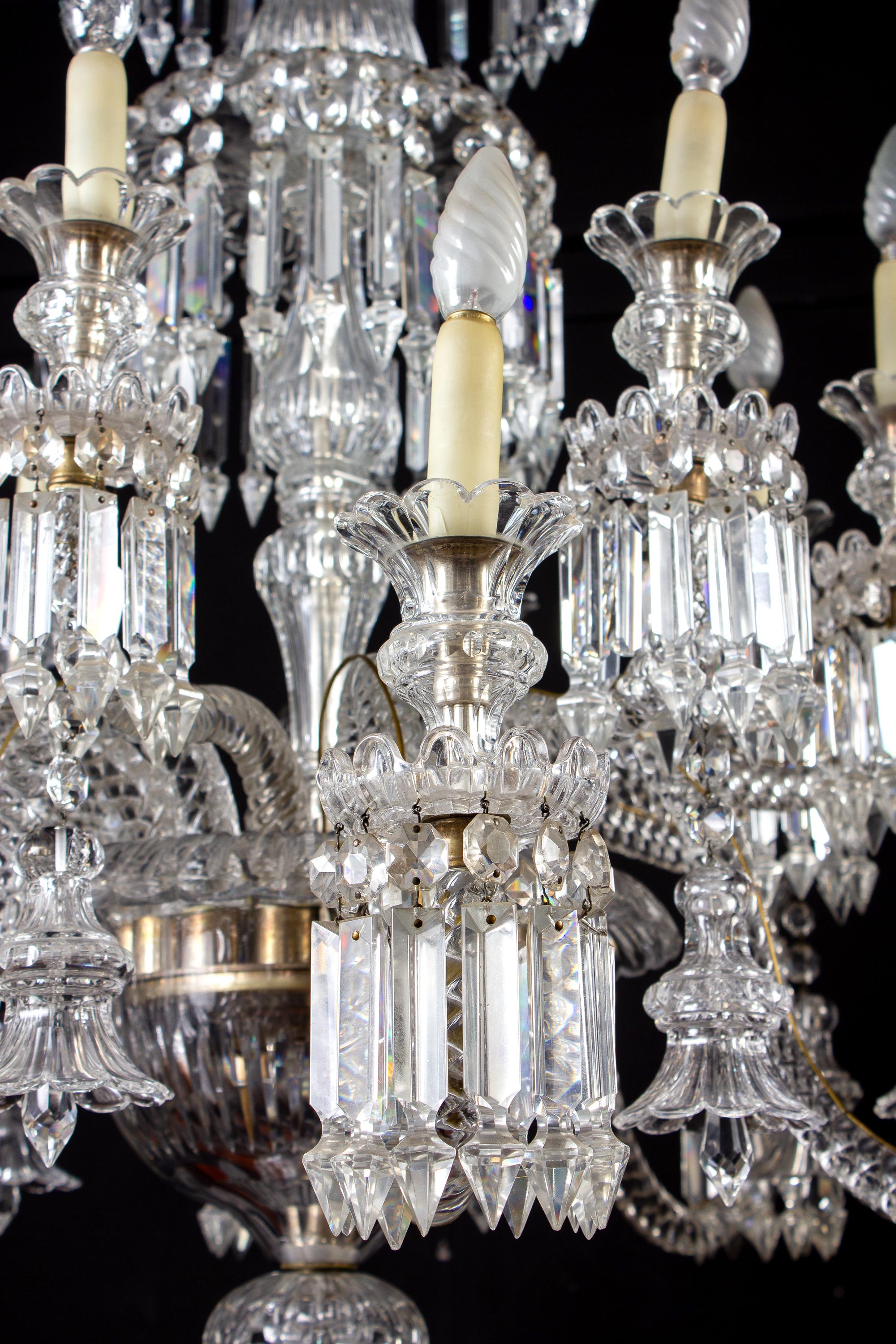 Incredibile lampadario di cristallo francese 1940 in vendita 4