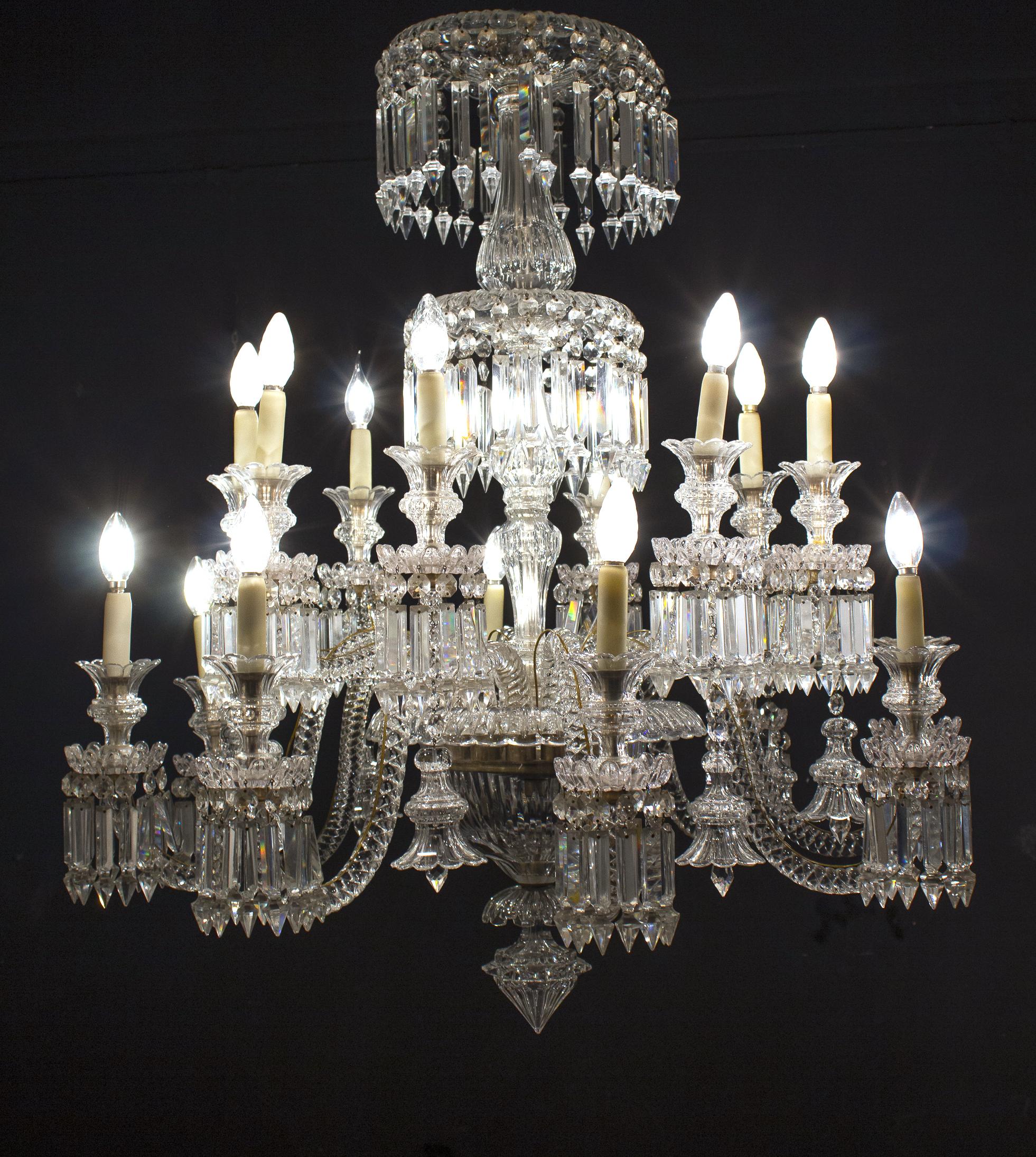 Incredibile lampadario di cristallo francese 1940 In condizioni ottime in vendita a Rome, IT