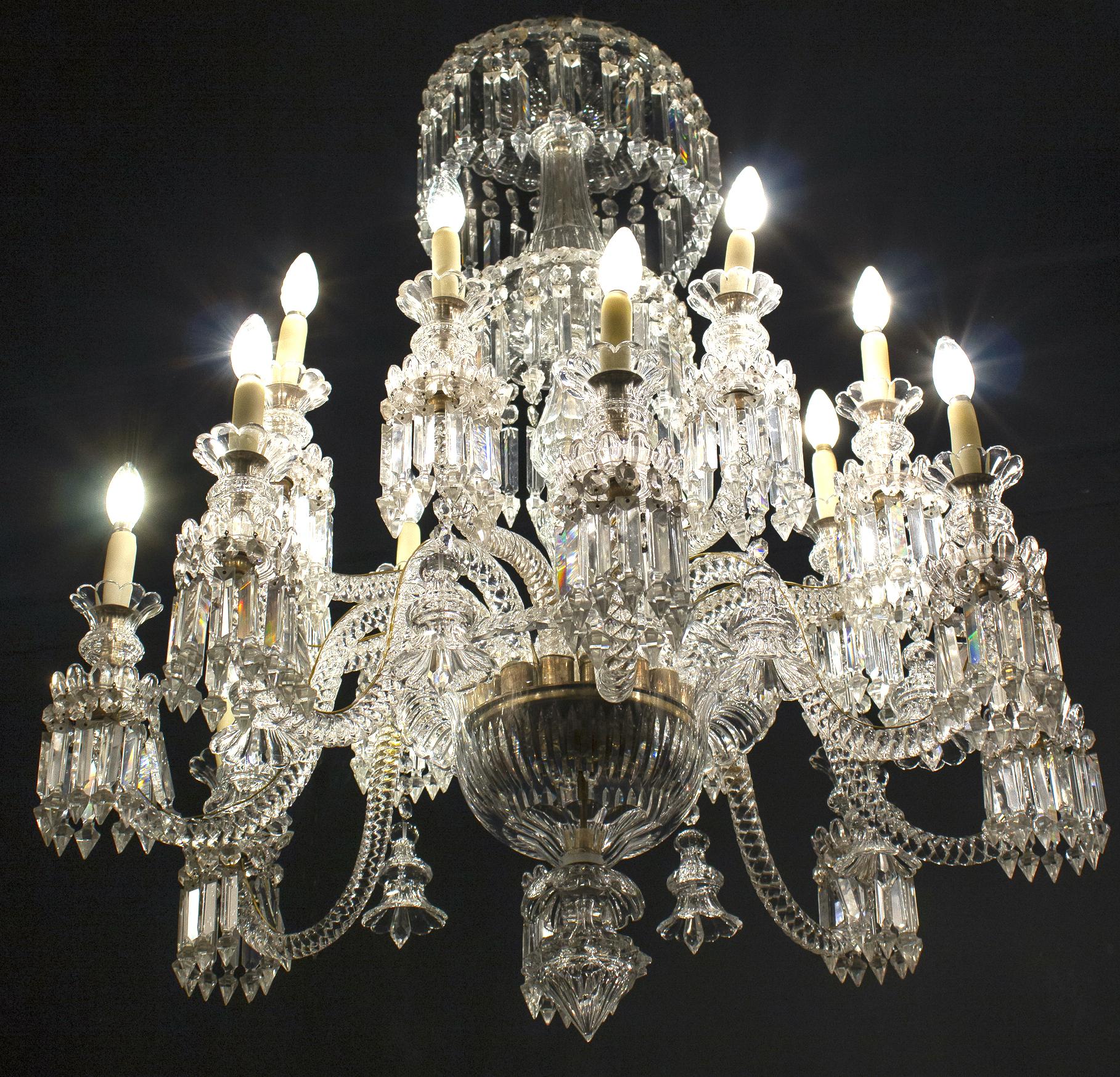 Metà XX secolo Incredibile lampadario di cristallo francese 1940 in vendita