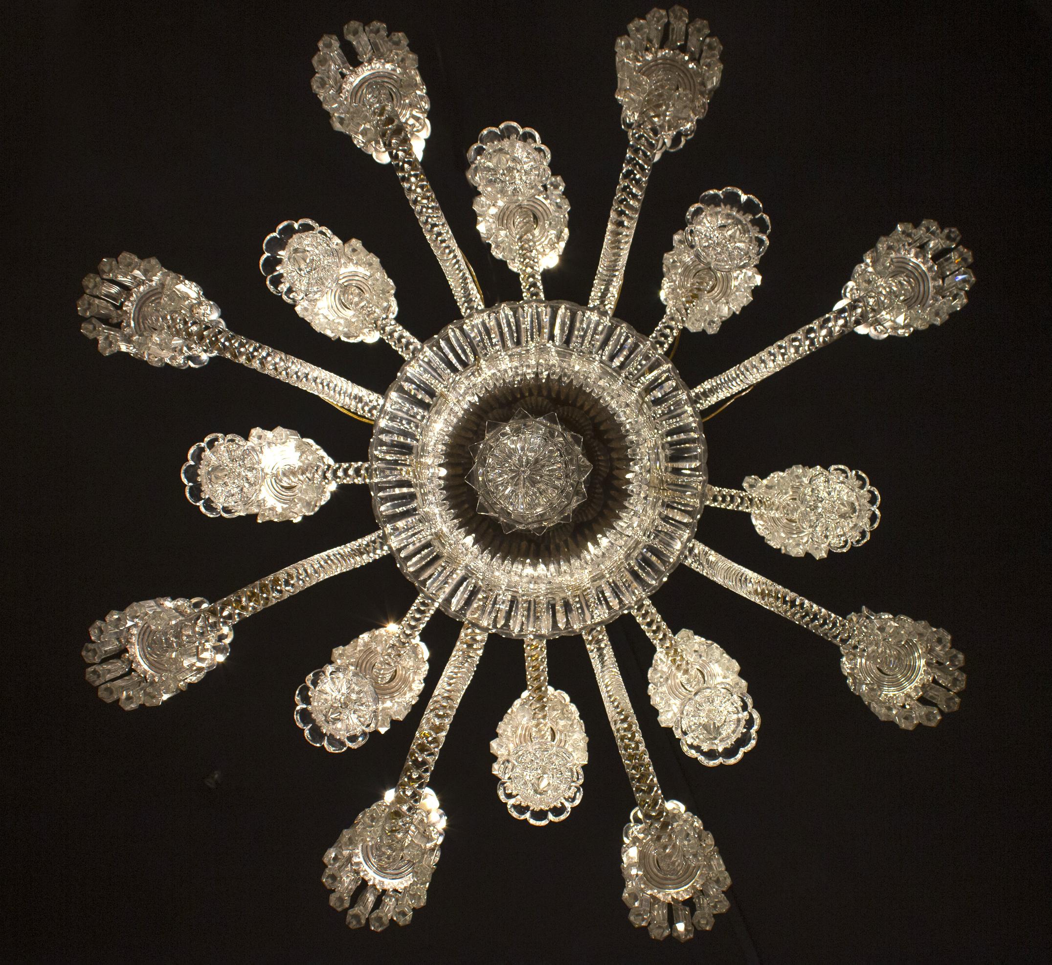 Metallo Incredibile lampadario di cristallo francese 1940 in vendita