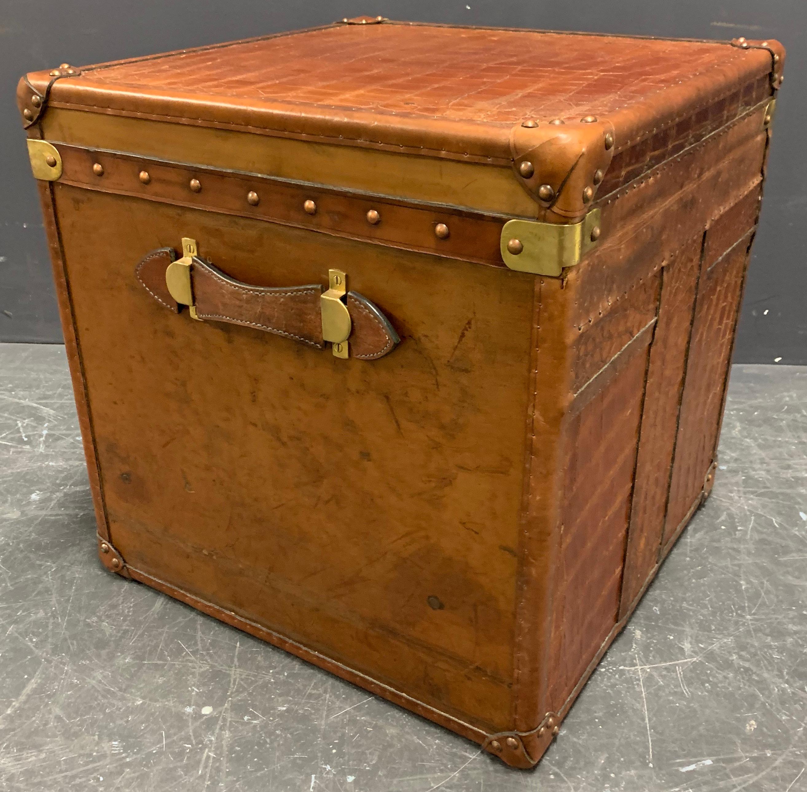 Amazing French Hat Trunk or Coffee Table, Fully Restored For Sale 5