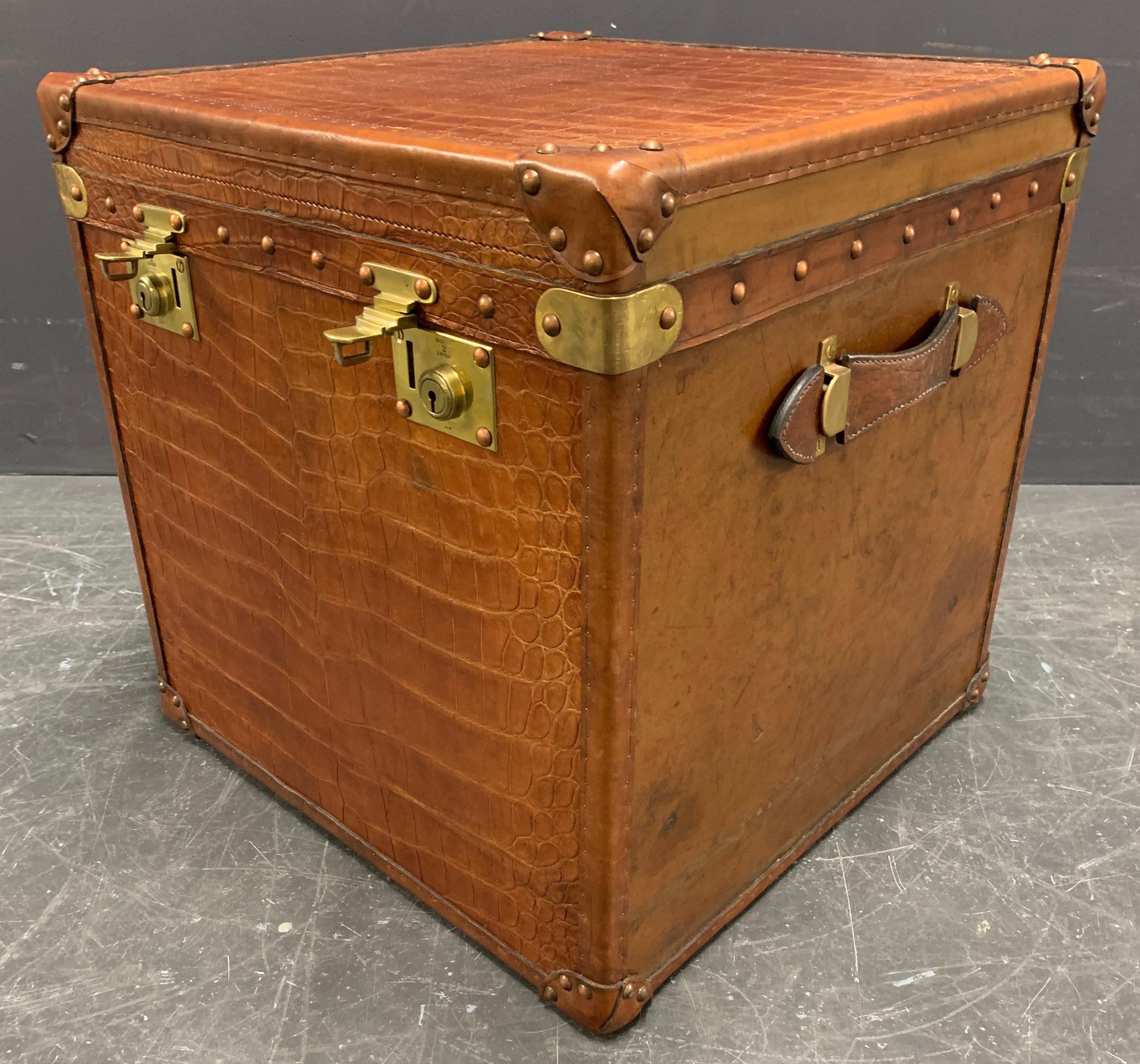 Amazing French Hat Trunk or Coffee Table, Fully Restored For Sale 6
